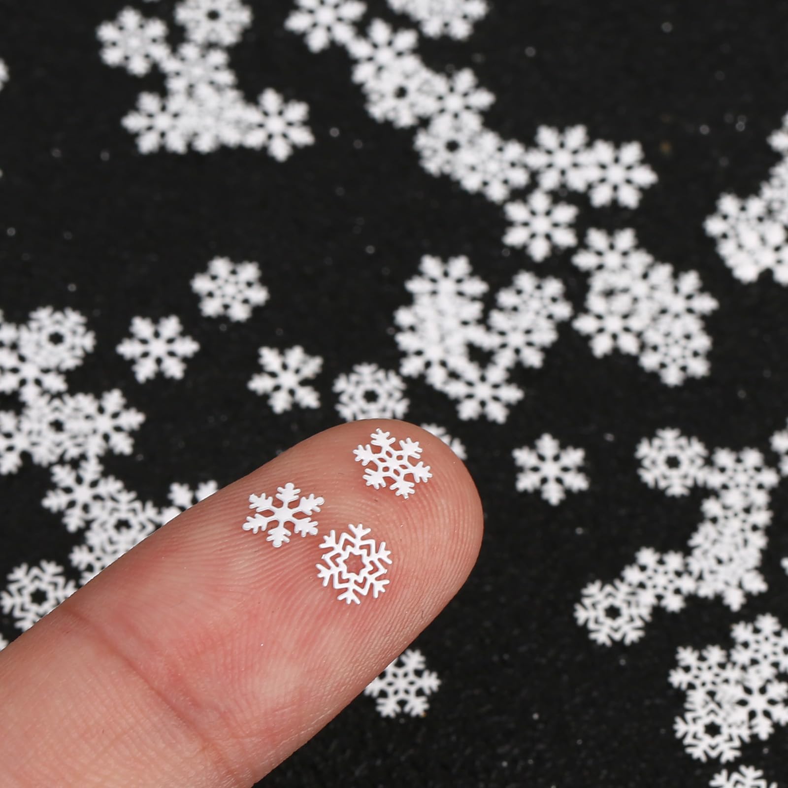 400pcs Mini Metal Snowflake, 0.5cm/0.2in Small Christmas Craft Embellishments Tiny Winter White Snow Flake Little Ornaments for DIY Scrapbooking Nail Art Holiday Party Decoration