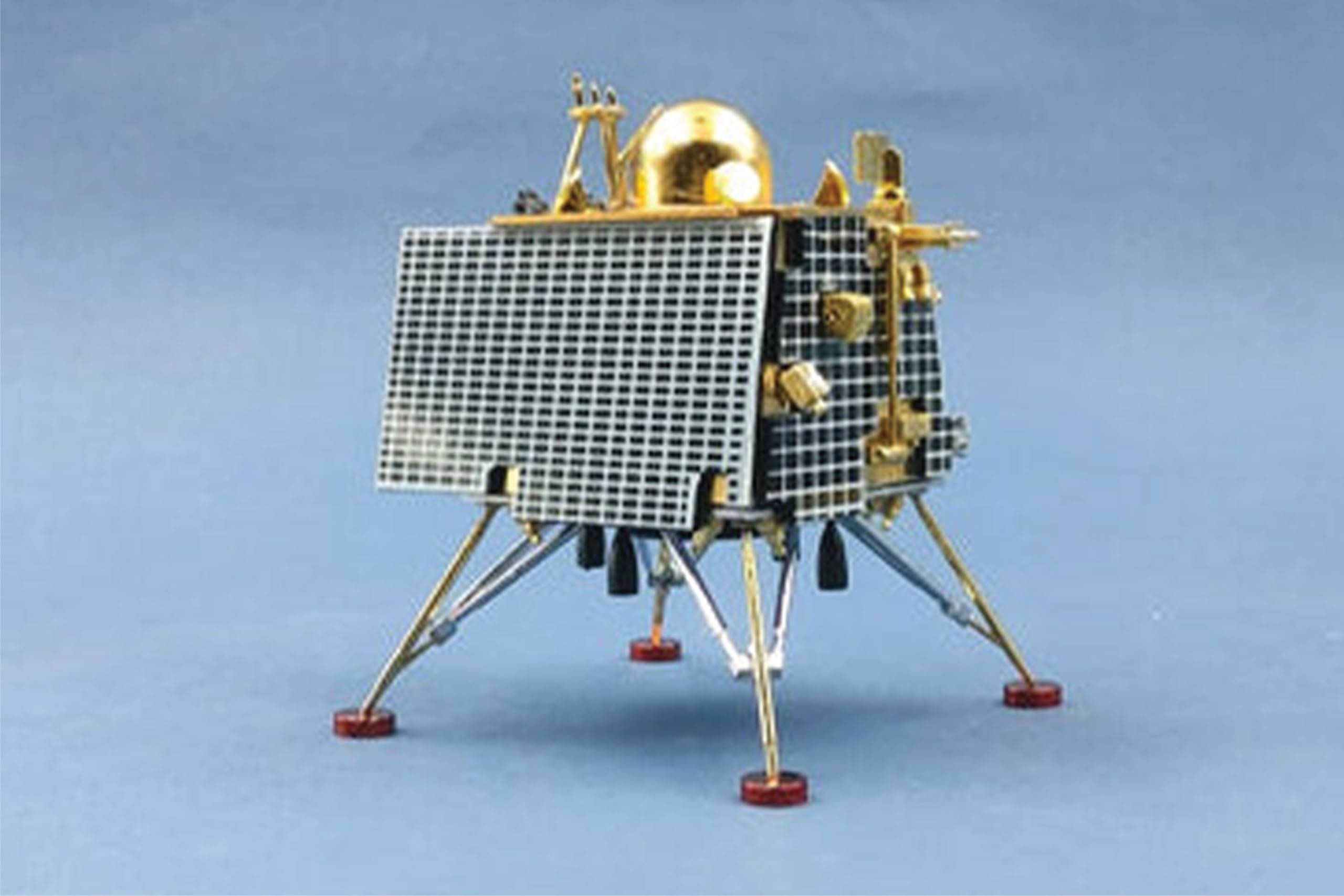 Indic Inspirations ISRO Chandrayaan 3 Vikram Lander Diecast Model with Pragyan Rover | 1:25 ZAMAK Metal, Gold & Chrome Plated | Collector's Item for Space Enthusiasts & Desk Decor 4