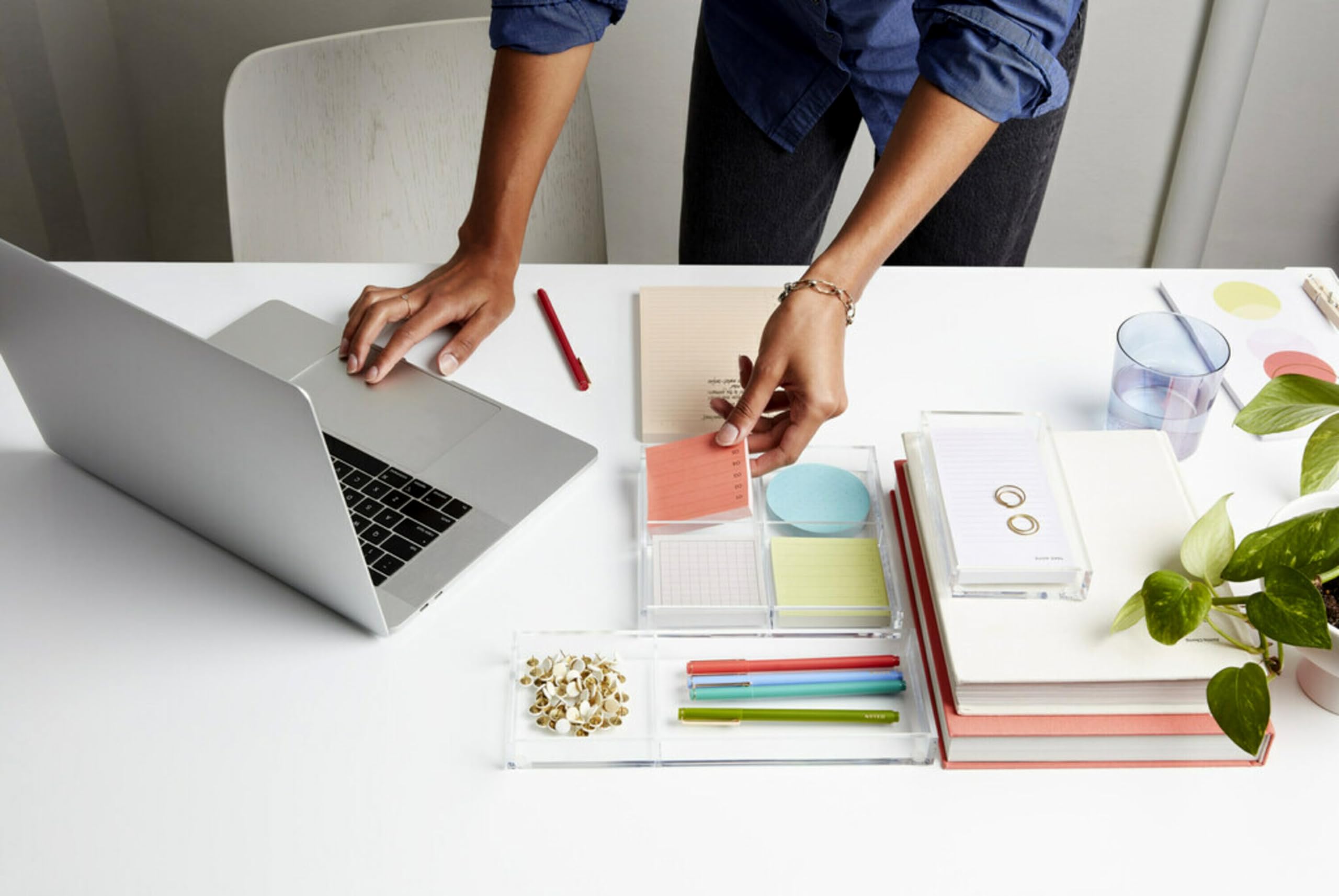 Post-it - Set da scrivania, include appunti, vassoio e penne (NTD-TRAYSET)