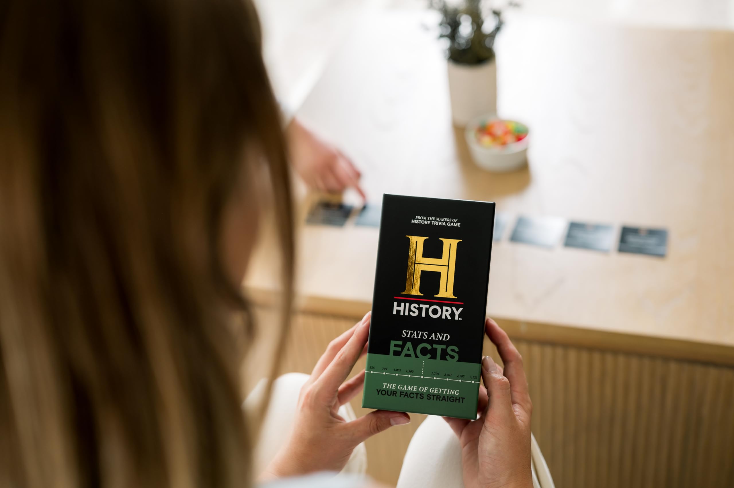 Historique Statistiques et Faits de la chaîne – Connaissances générales Super Trivia Chronologie, Jeu de Cartes de fête pour Adultes, Famille, préadolescents et Adolescents à la Poursuite de