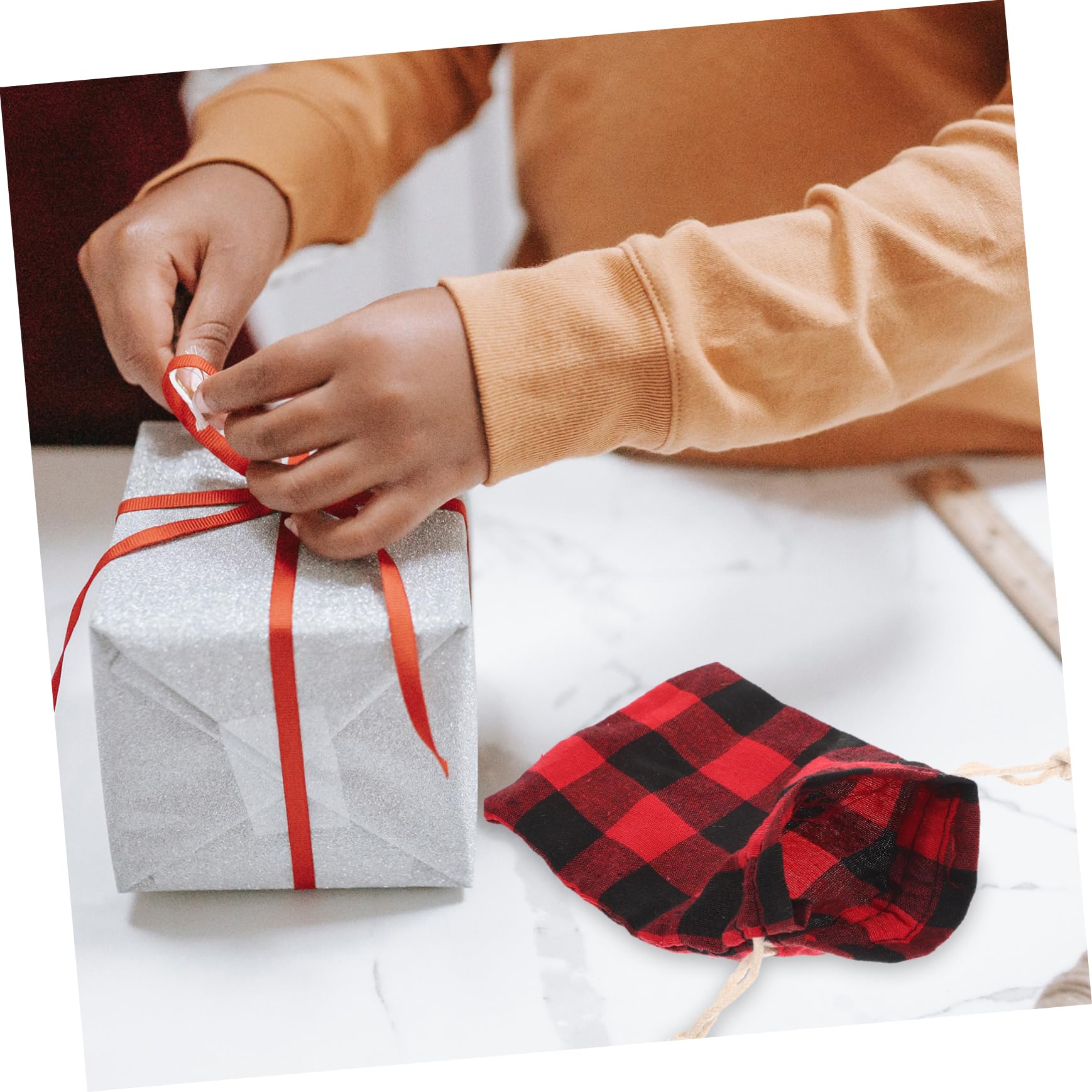 HAPINARY Sacchetti Regalo Di Natale Con Coulisse Sacchetti Per Caramelle e Cioccolatini Articoli Per Feste Con Design Tema Natalizio e Clip Adesiva