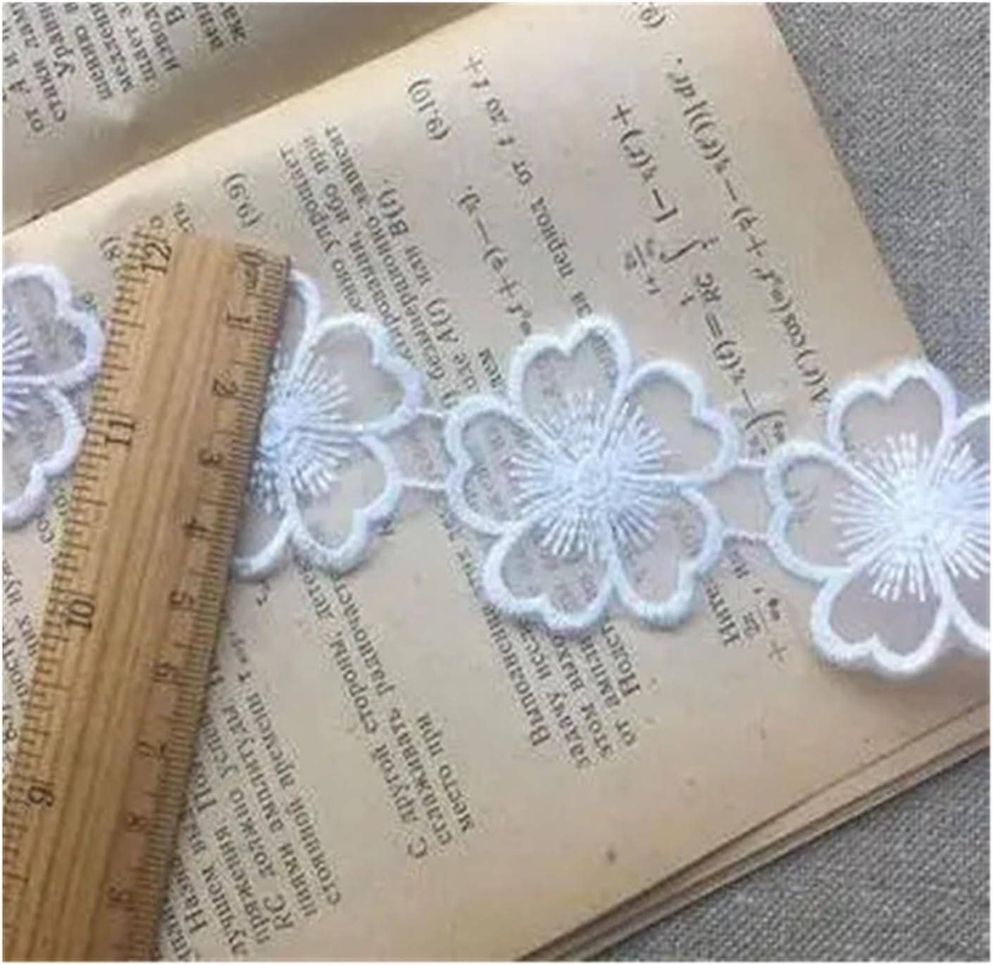 Tela de encaje floral blanco bordado con malla decorativa para coser en proyectos DIY