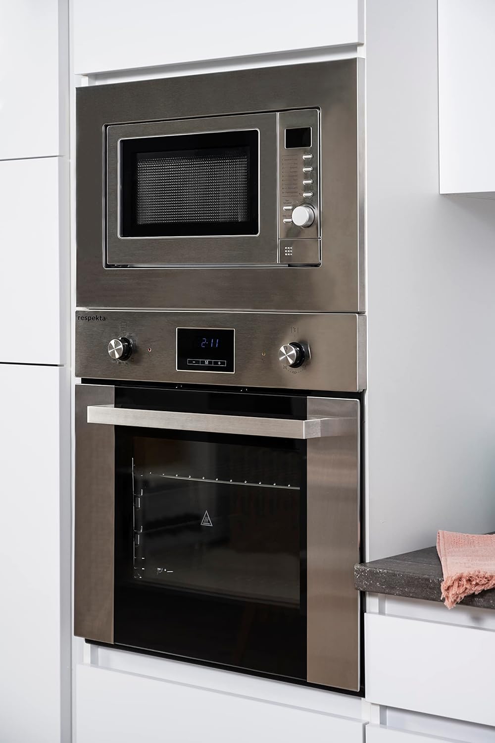 Integrated oven and microwave unit
