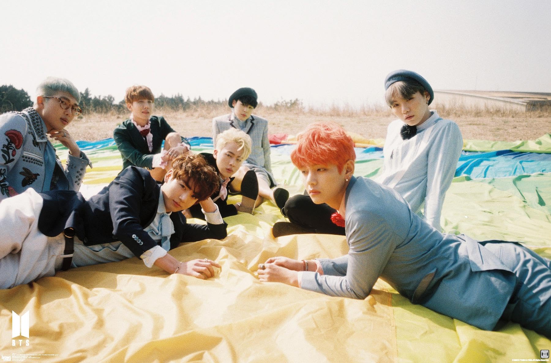BTS【BEGINS【アンカバ　ミニポスター BTS - MOS7 - BW Wall Poster with Push Pins, 22.375