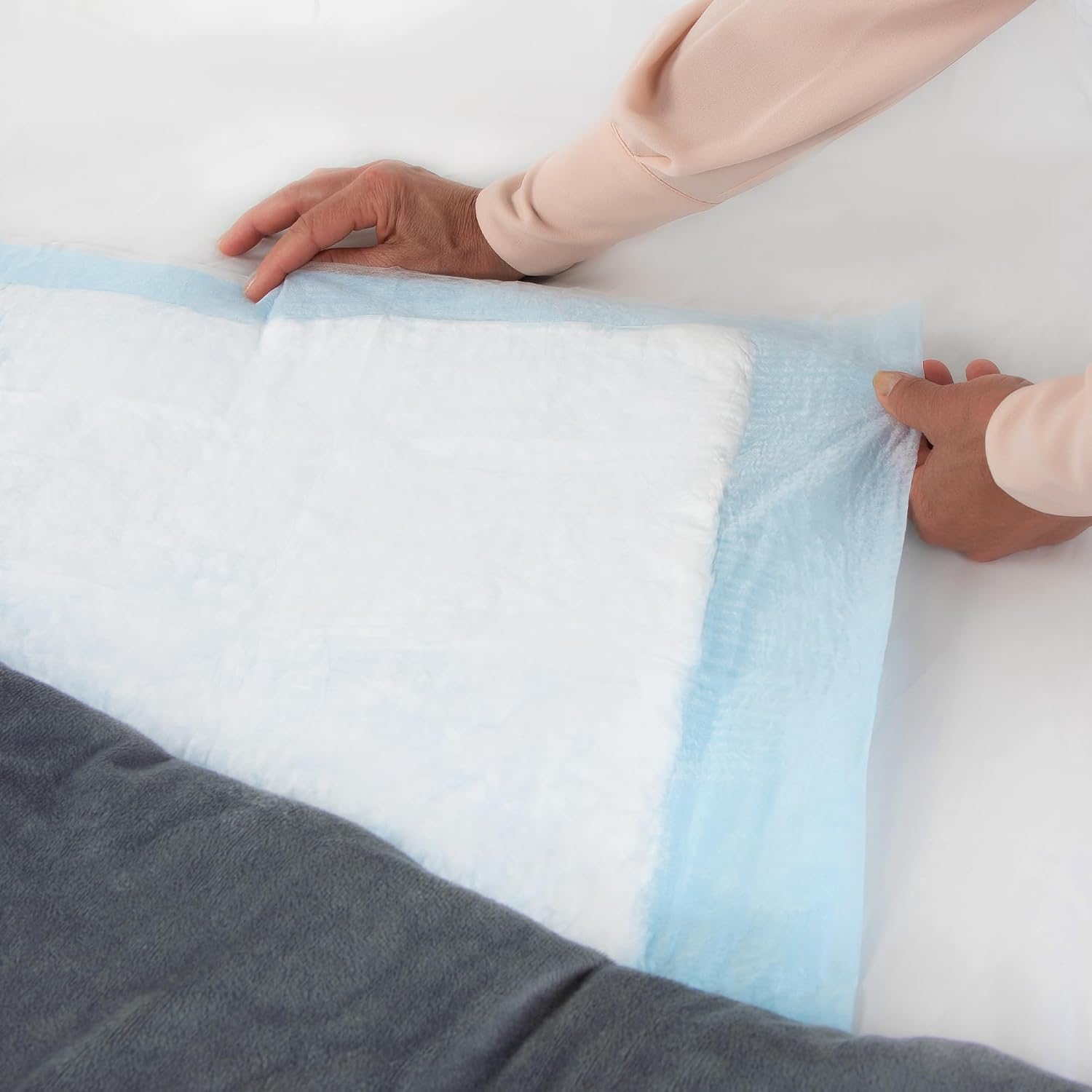 HALYARD Disposable Standard Underpads Incontinence Bed Pads, 23 x24 Inches, Case of 200, Lt. Blue-Comfortable Chucks Pads, Disposable, for Adults-Soft Bed Pads for Elderly Patients 48820 Case of 200