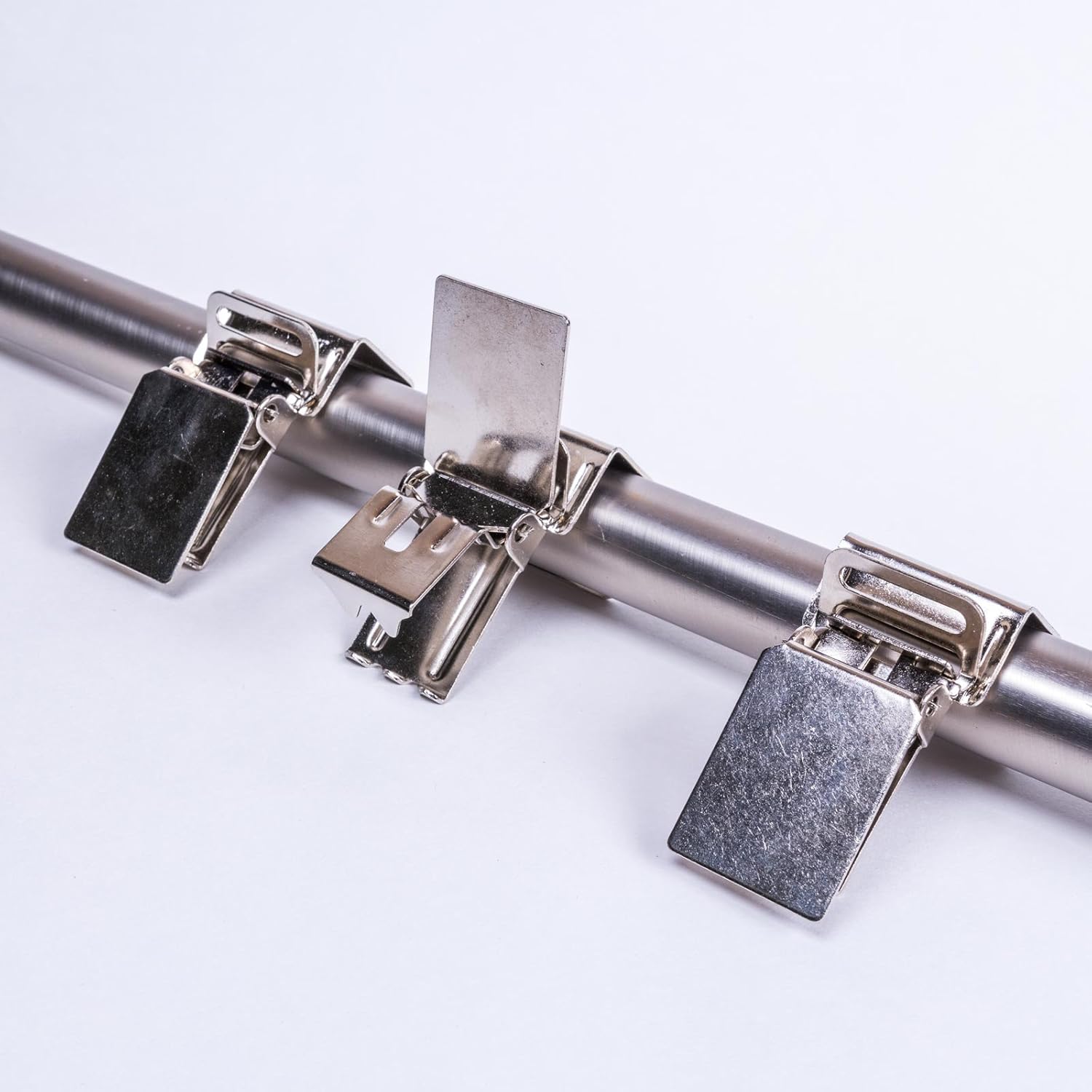 RODEO Rug Clips Heavy Duty Rug Clips for Hanging Rugs Wall Rug