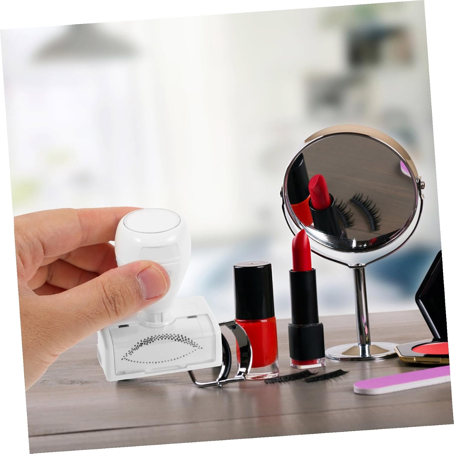 Reusable Lower Eyelashes Stamp Eyelash Practice Tool for Easy and Precise Makeup Application Durable Plastic Eye Lash Stamper for Professional and Beginner Use 2.83X2.36X1.57In