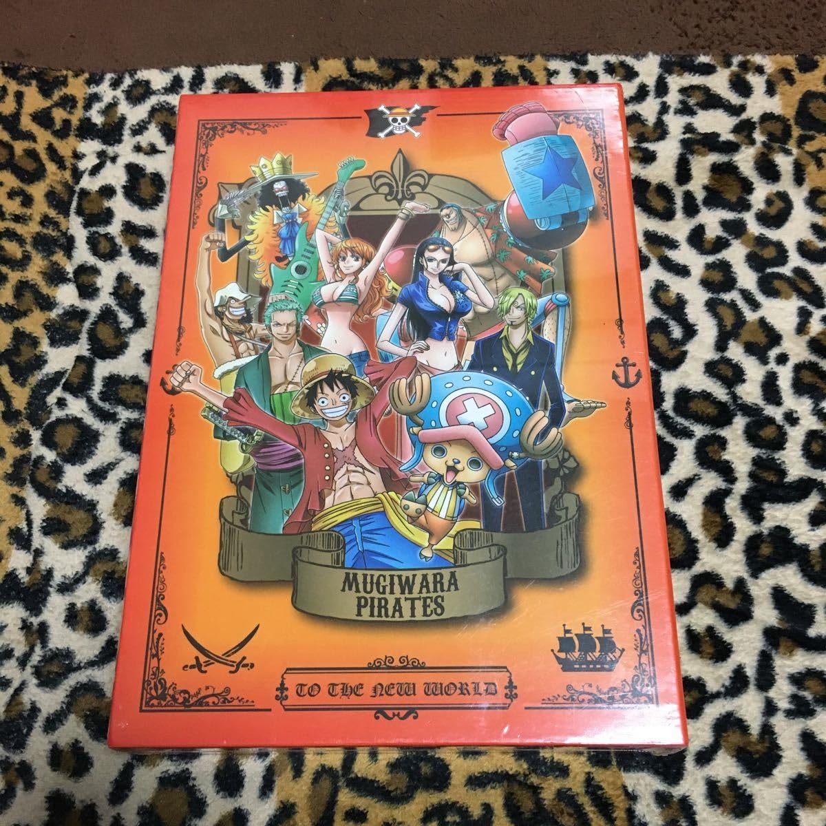 ワンピース　ミニアルバム Amazon.co.jp: ワンピース 5Pアルバム新世界編 レッド ルフィ ゾロ