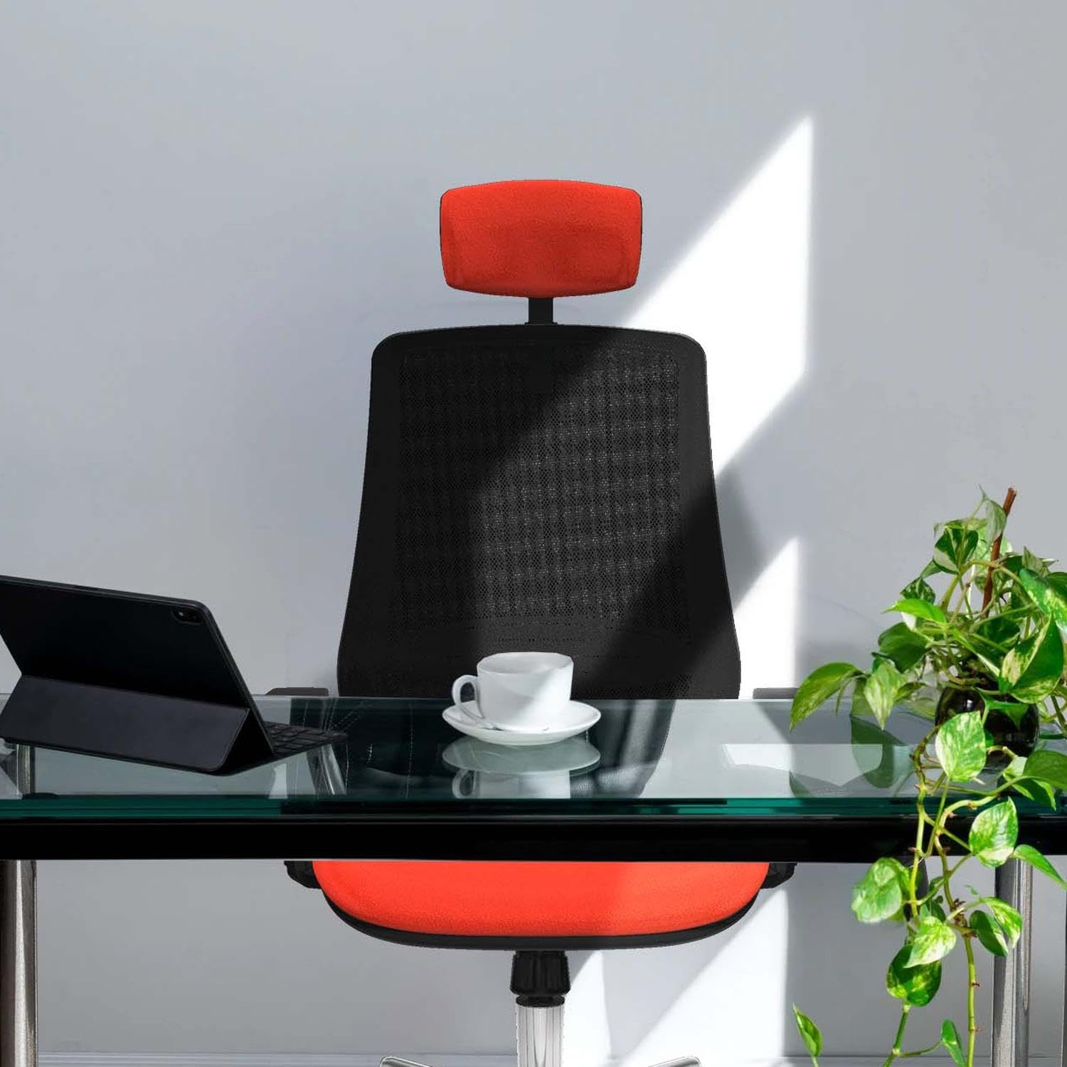 Piqueras y Crespo Silla Mardos: Ergonomía y Soporte Lumbar Ajustable para 8 Horas de Uso, con Respaldo Fijo y Ruedas de Silicona