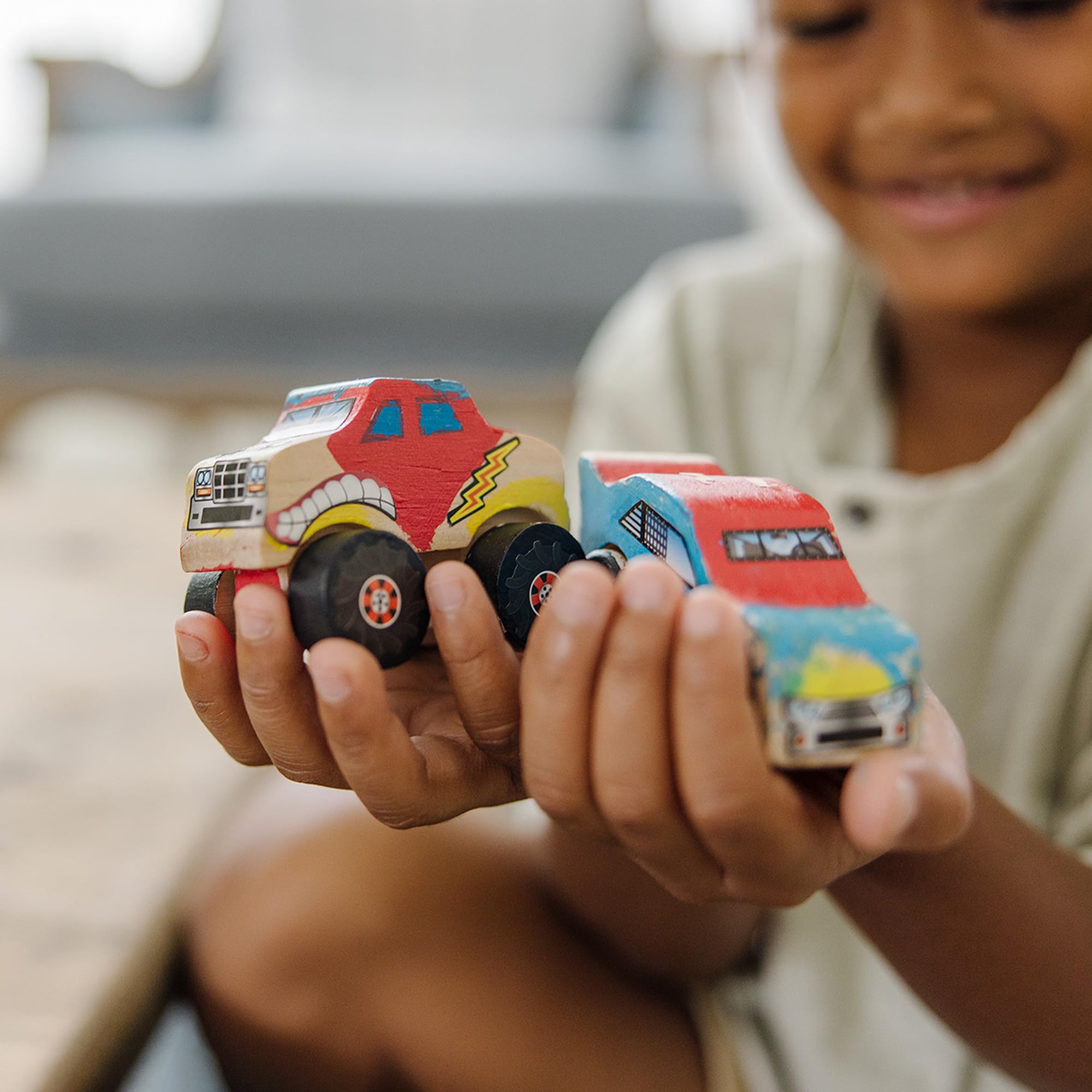 Melissa & Doug Decorate-Your-Own Holz-Bastelset - Rennwagen und Monstertruck