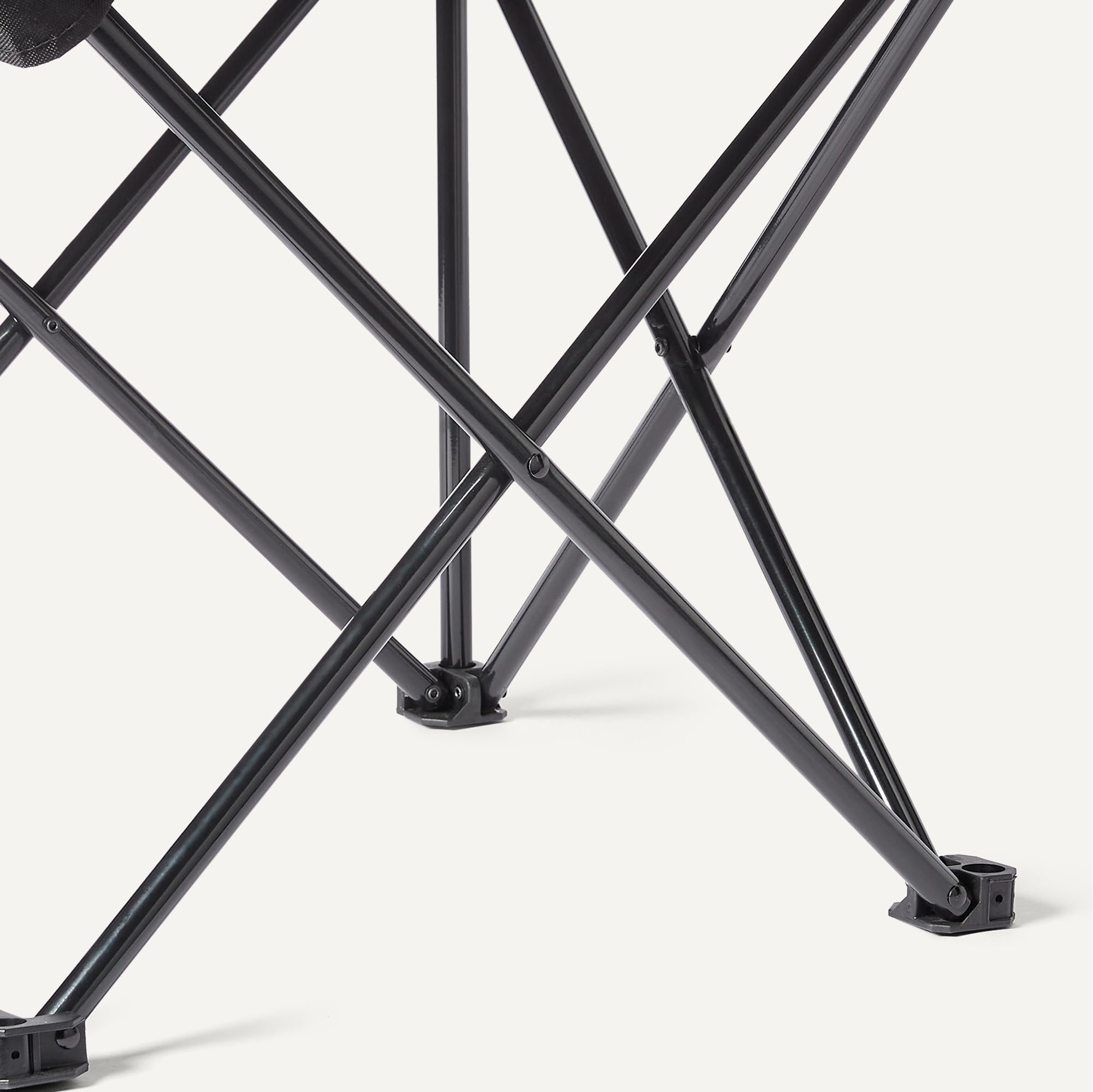 Amazon Basics Silla de Camping Plegable Portátil con Portavasos - Silla de Exterior con Marco de Acero, Resistente al Agua, con Bolsa de Transporte - 72,5cm x 52,5cm x 93,2cm - Negro - Pack de 2