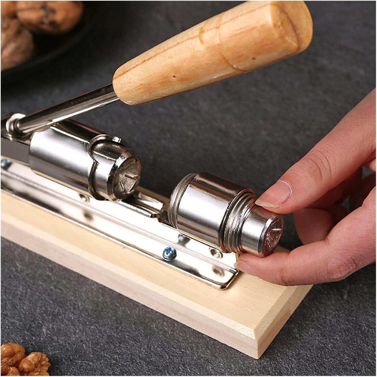Nut Sheller Hand-Press Mechanical Walnut Cracker Metal Nut Cracker Nutcracker Kitchen Tool Walnut Mechanical Walnut Clamp Nut Cracker Sheller