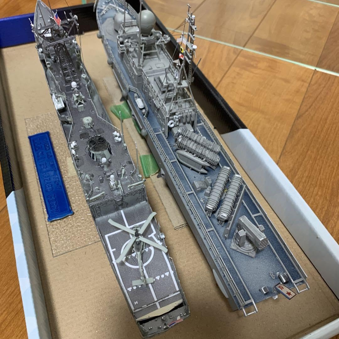 Amazon.co.jp: 2隻 U.S.S. OLIVER HAZARD FERRY ロシア KLASSE : おもちゃ