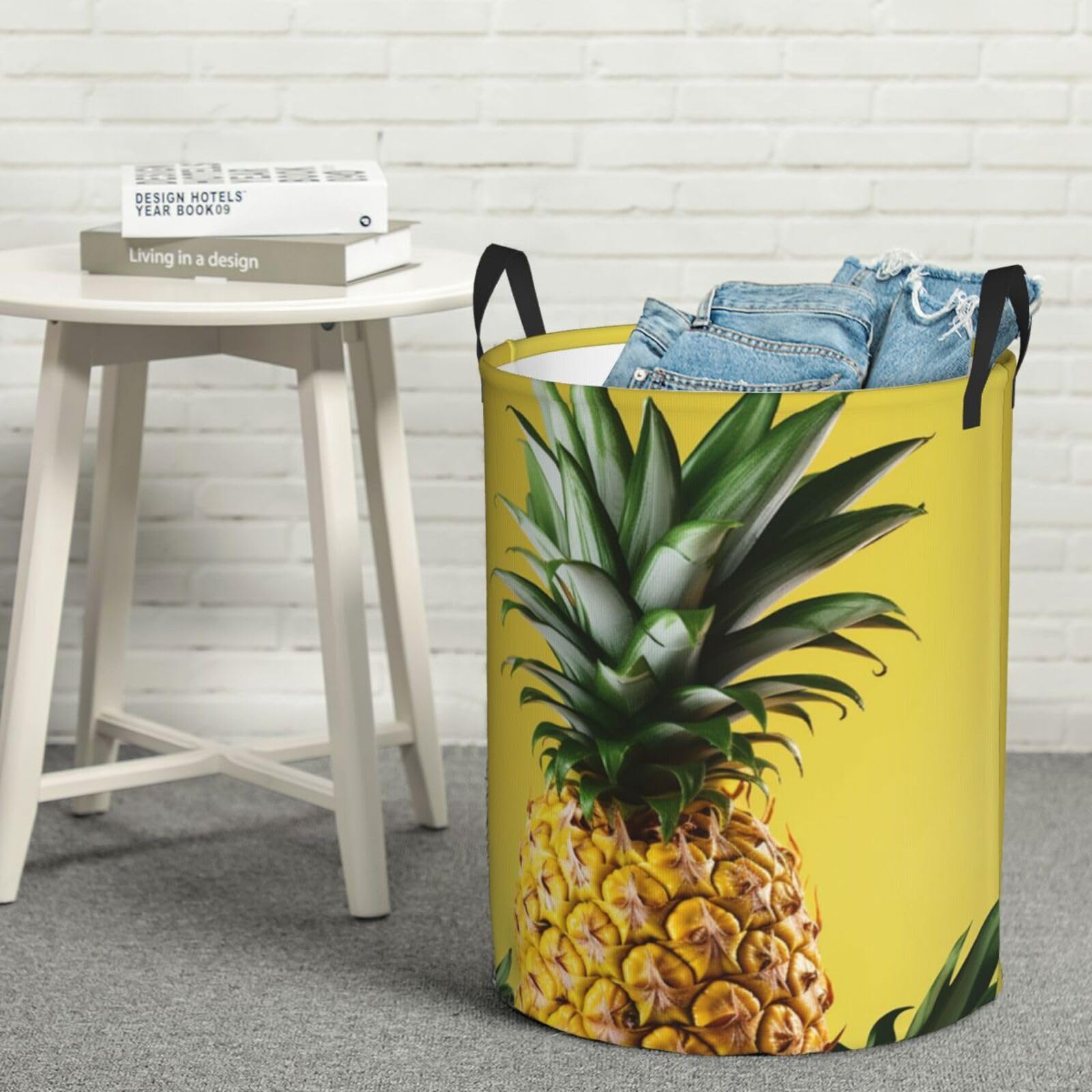 Panier à linge autonome avec poignées pour stopper l'encombrement au sol