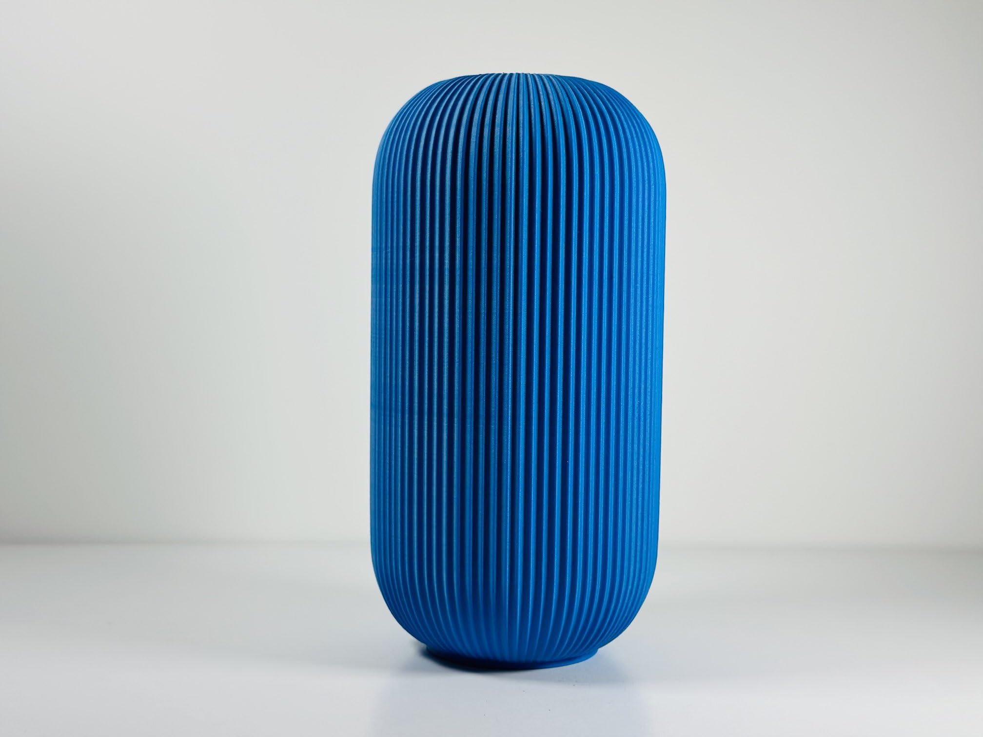Vase Hadès moderne bleu glace fait main 15cm pour décoration maison et fleurs