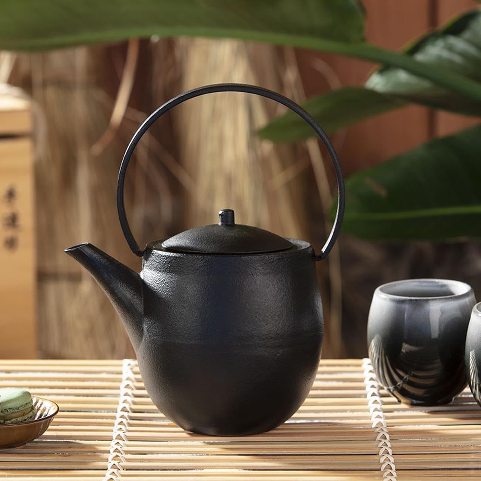Bredemeijer große schwarze gusseiserne Asia Teekanne Induktion 1.2 Liter - emaillierte Gusseisenkanne mit Edelstahl Teefiltersieb