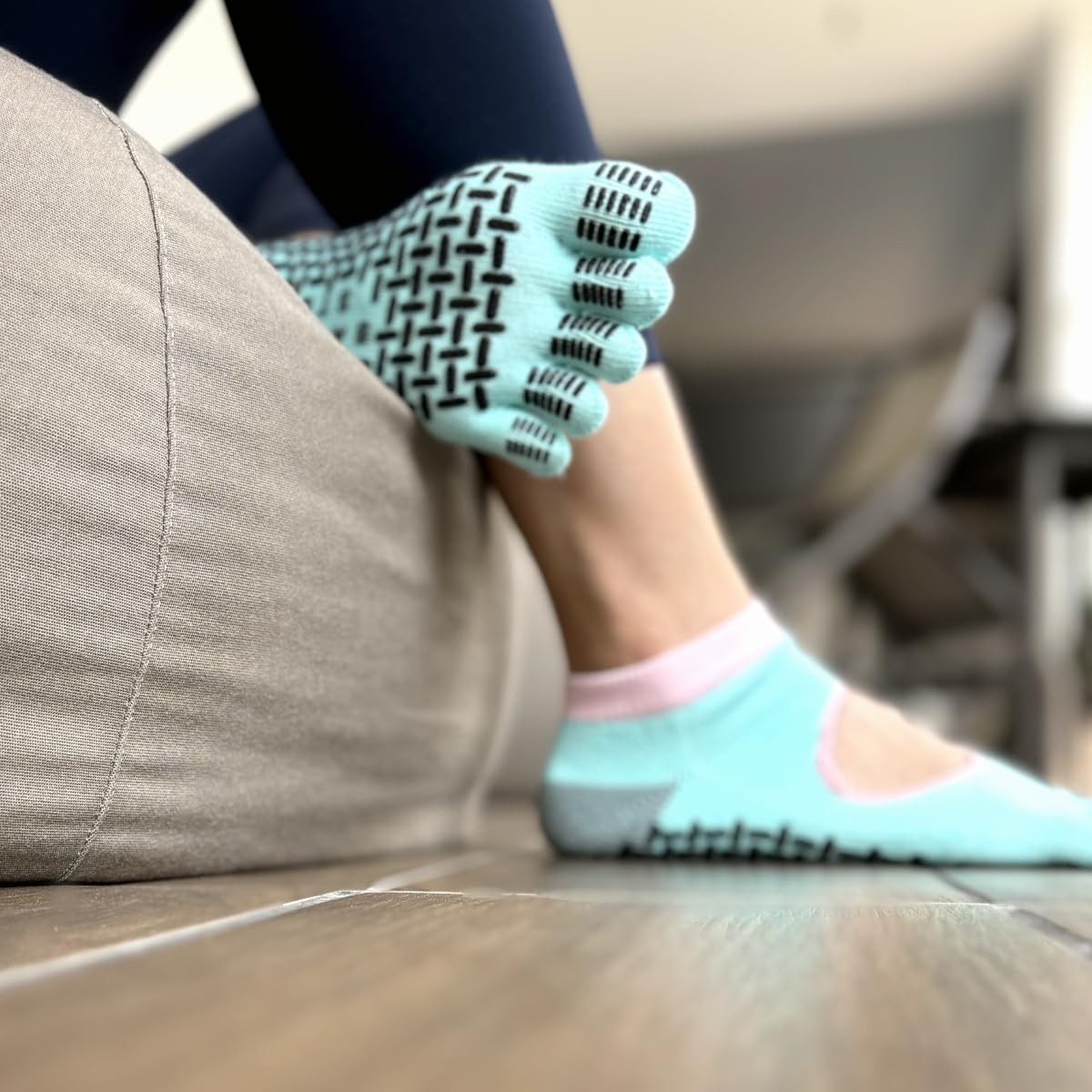 Non-slip Pilates Grip Socks Yoga Socks for Women with Grips, Five Toe Socks for Pilates, Barre, Ballet, Fitness