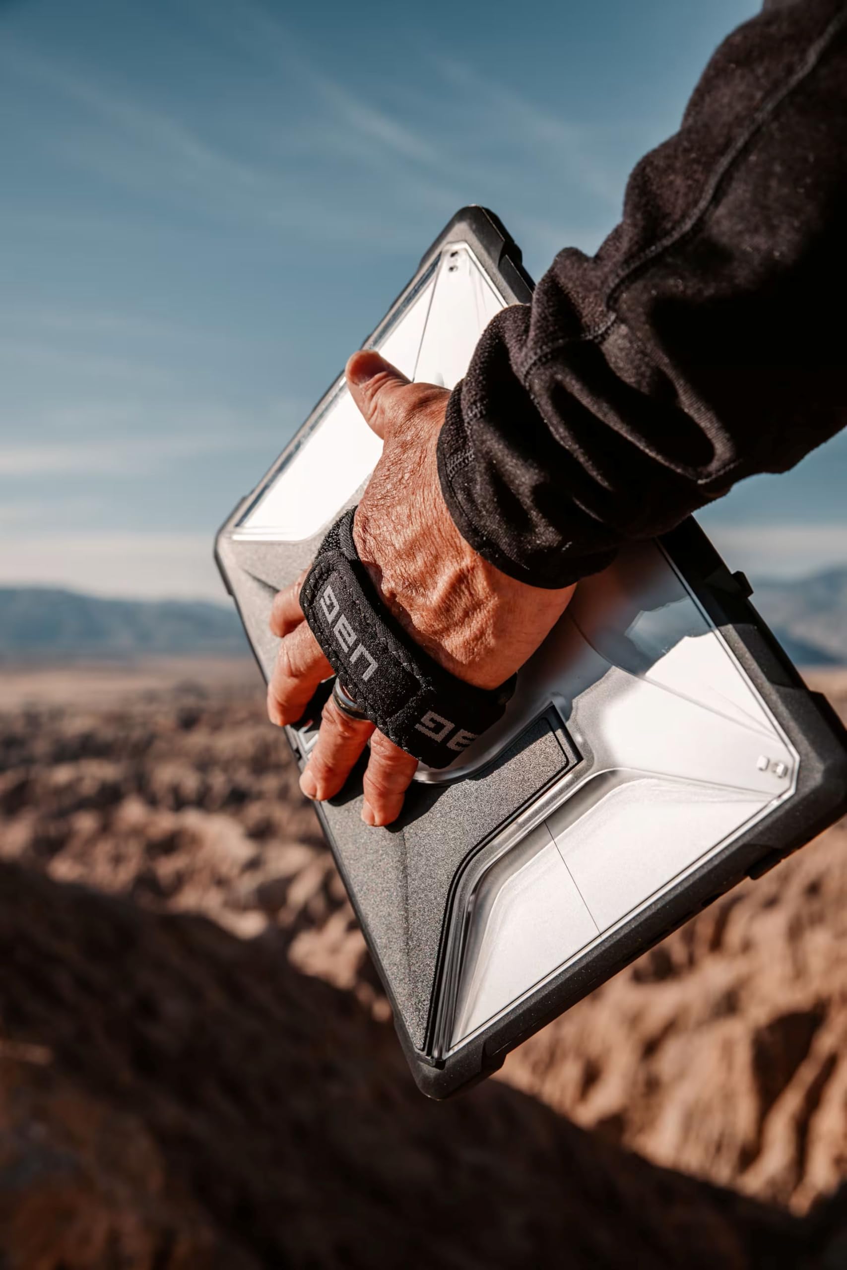 URBAN ARMOR GEAR Etui Plasma Case - Microsoft Surface Pro 11 / Pro 10 / Pro 9 [zaprojektowane do certyfikatu powierzchni, pasek na rękę i pasek na ramię, kompatybilny z type-cover/Surface Pisem] Ice | Idealne dopasowanie | Kompatybilny z osłoną typu | Zde