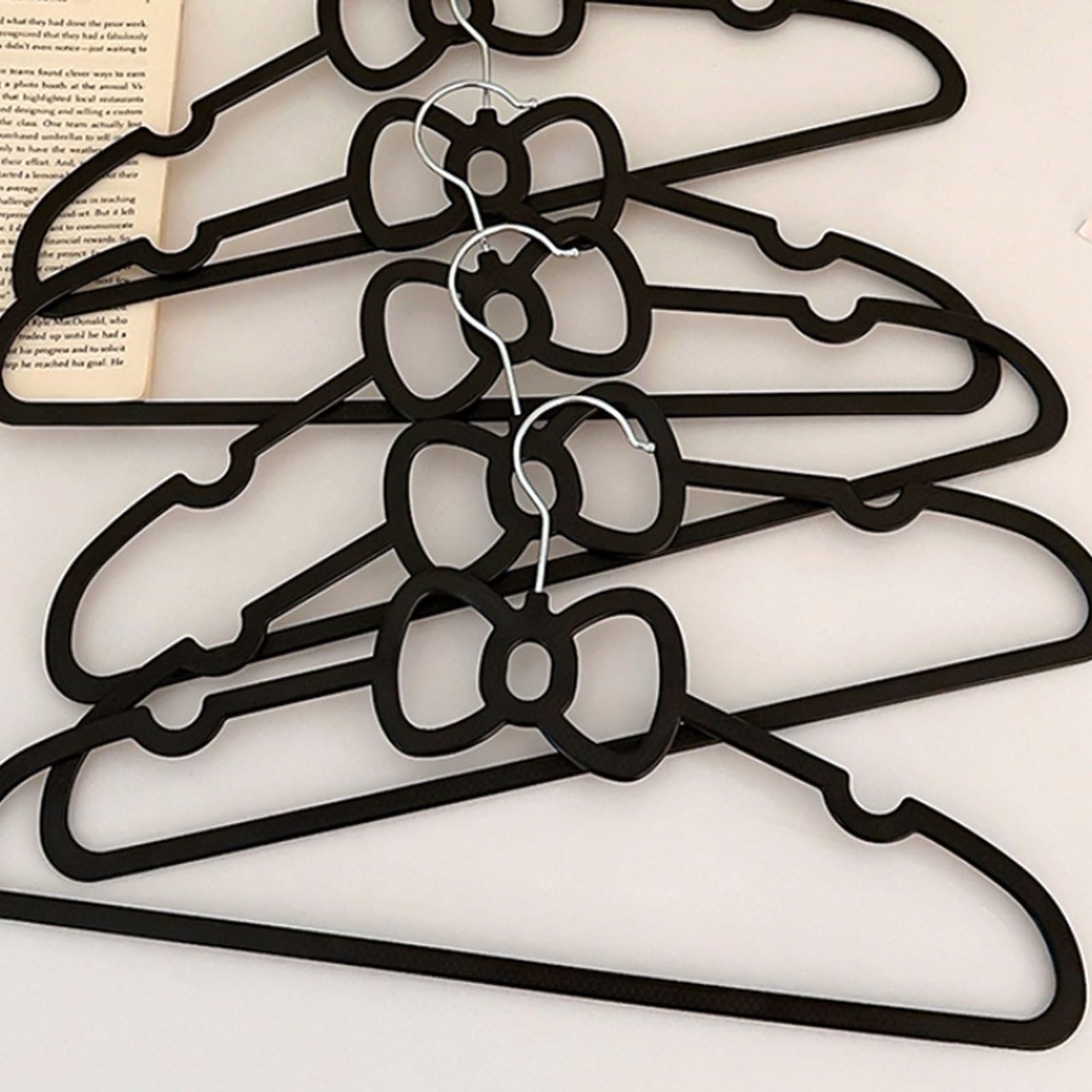 Grucce for abiti in plastica, leggere, multifunzionali, for uso domestico, grucce scanalate su entrambi i lati(Svart,30 Pack)
