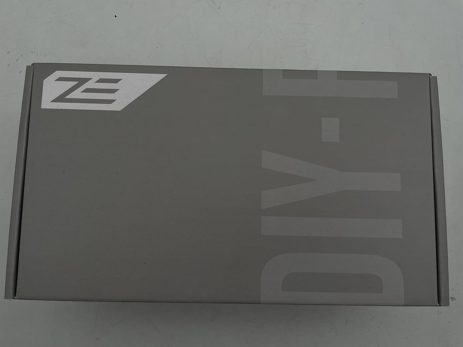 EZDIY-FAB Supporto Verticale per Scheda Grafica con Montaggio GPU PCIe 4.0,Kit di Supporto VGA per Scheda Video con Cavo Riser Bianco PCIe 4.0 X16 Gen4 ad Angolo Retto di 90 Gradi-Bianco