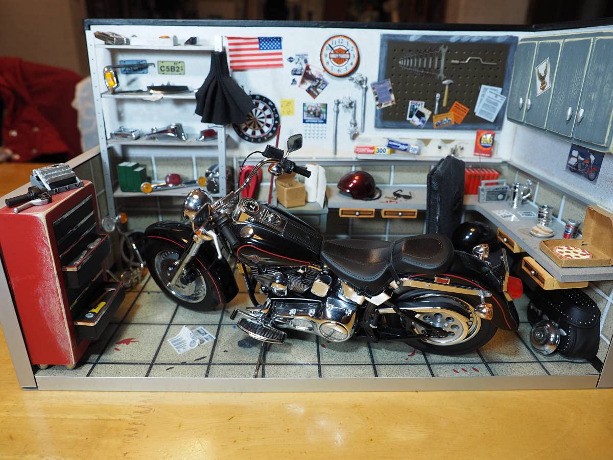 Amazon Co Jp フランクリンミント １ １０ ハーレーダビッドソン ｆａｔｂｏｙ ガレージジオラマ ホビー 通販