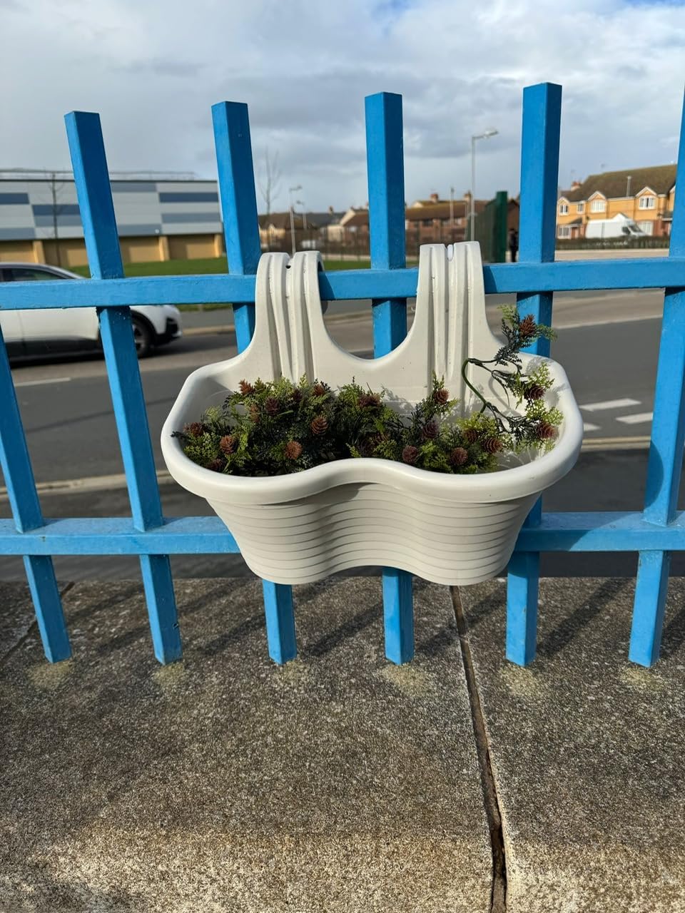 Easy Hang Garden Hanging Plant Pots Flower Pots Trough Garden Fence Balcony Railing Flower Pot (Off White, Medium)