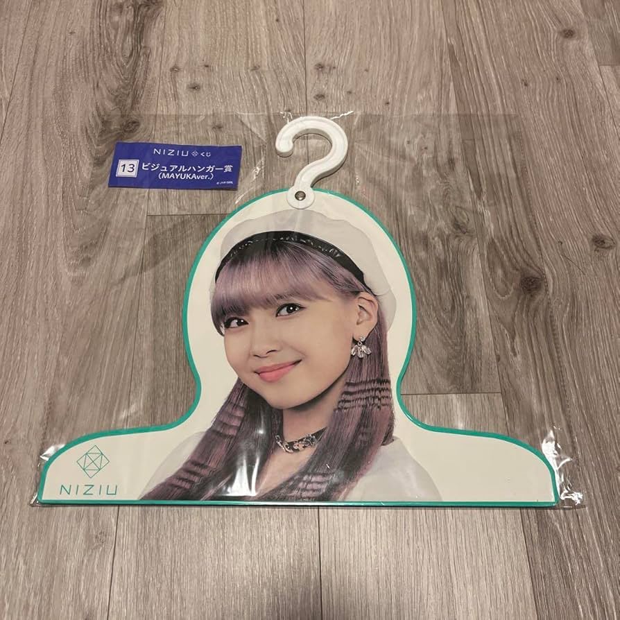 NiziU  ビジュアルハンガー　9種コンプセット　ニジュー　くじ NiziU - 【NiziU】ビジュアルハンガー（未開封）の通販 by さ