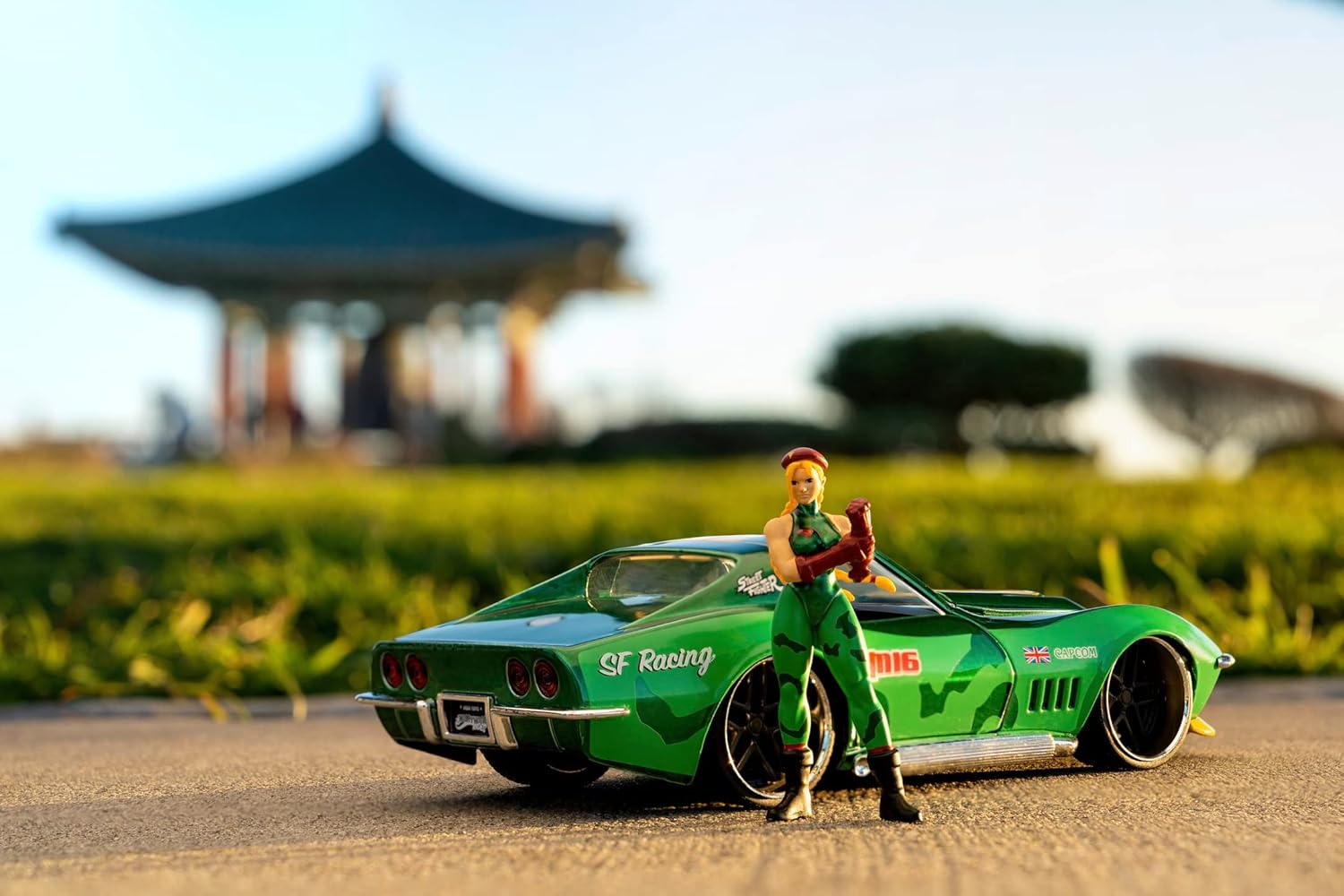 Jada Street Fighter 1:24 1969 Chevrolet Corvette Stingray ZL1 & 2.75" Cammy Figure, Toys for Kids and Adults