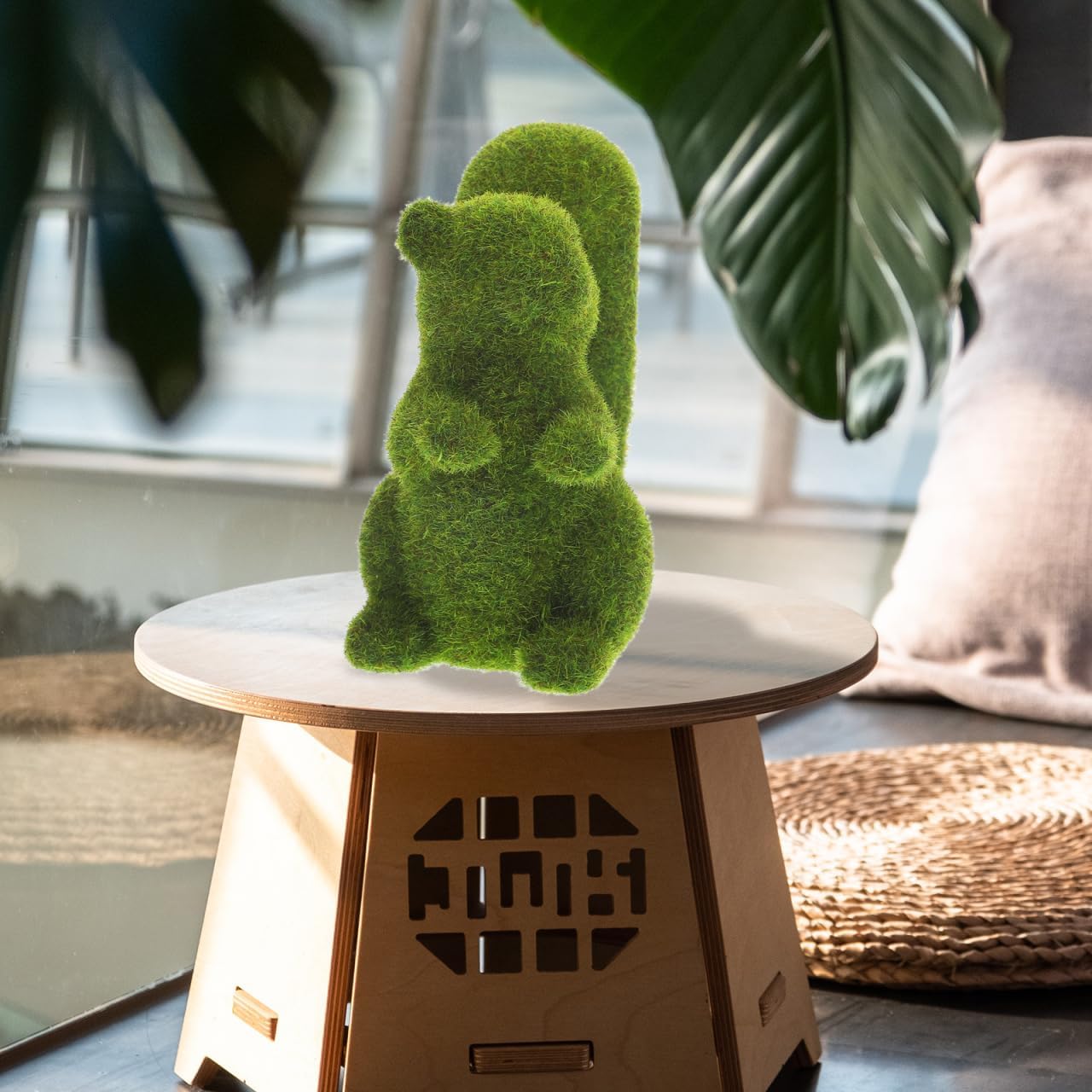 Garneck Moss Covered Squirrel Figurine Small Flocked Topiary Animal Statue for Garden Decor Realistic Artificial Turf Squirrel Sculpture for Home Landscaping and Decoration