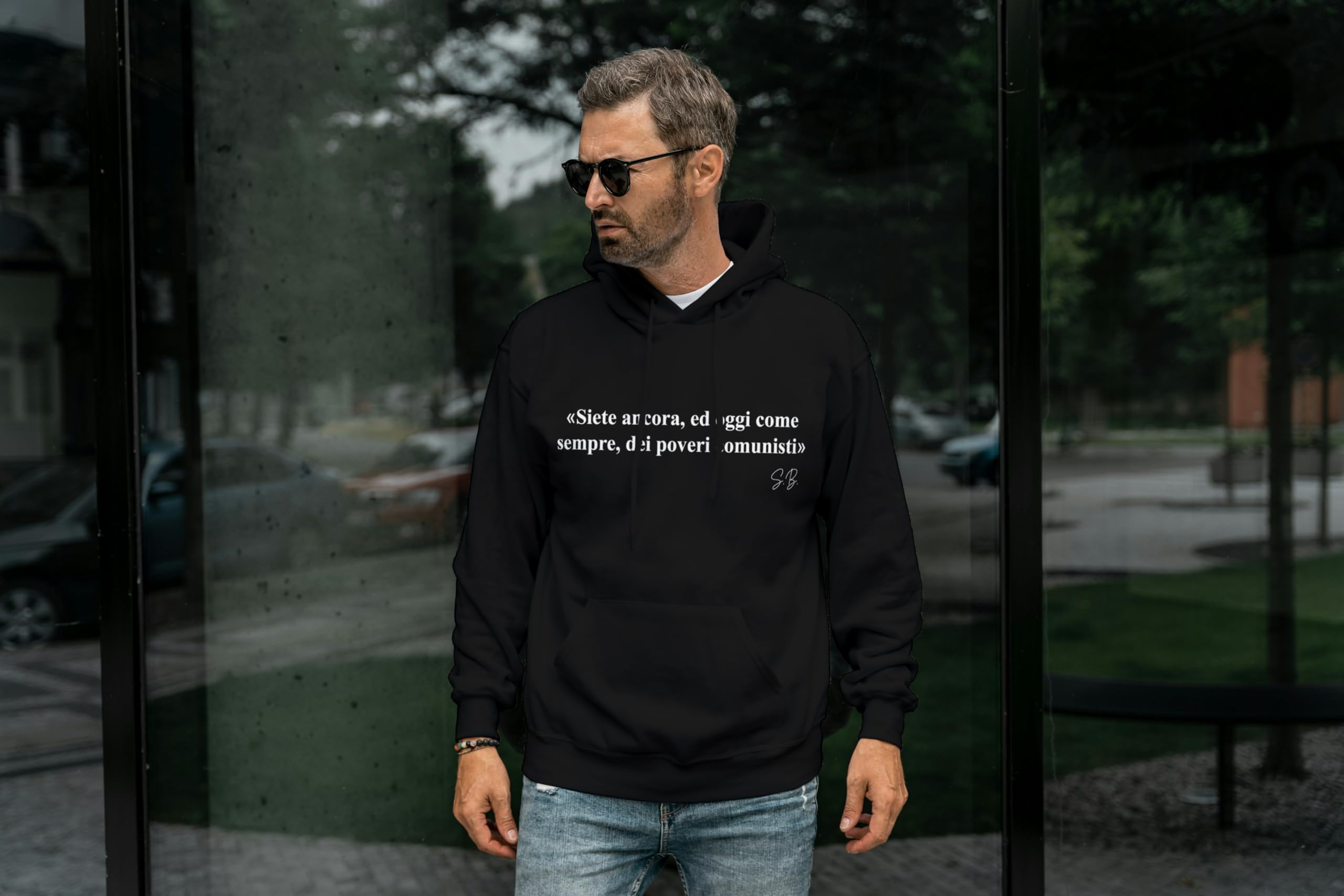 Felpa con cappuccio e frase "Siete ancora, ed oggi come sempre, dei poveri comunisti" NM (Nero, L)