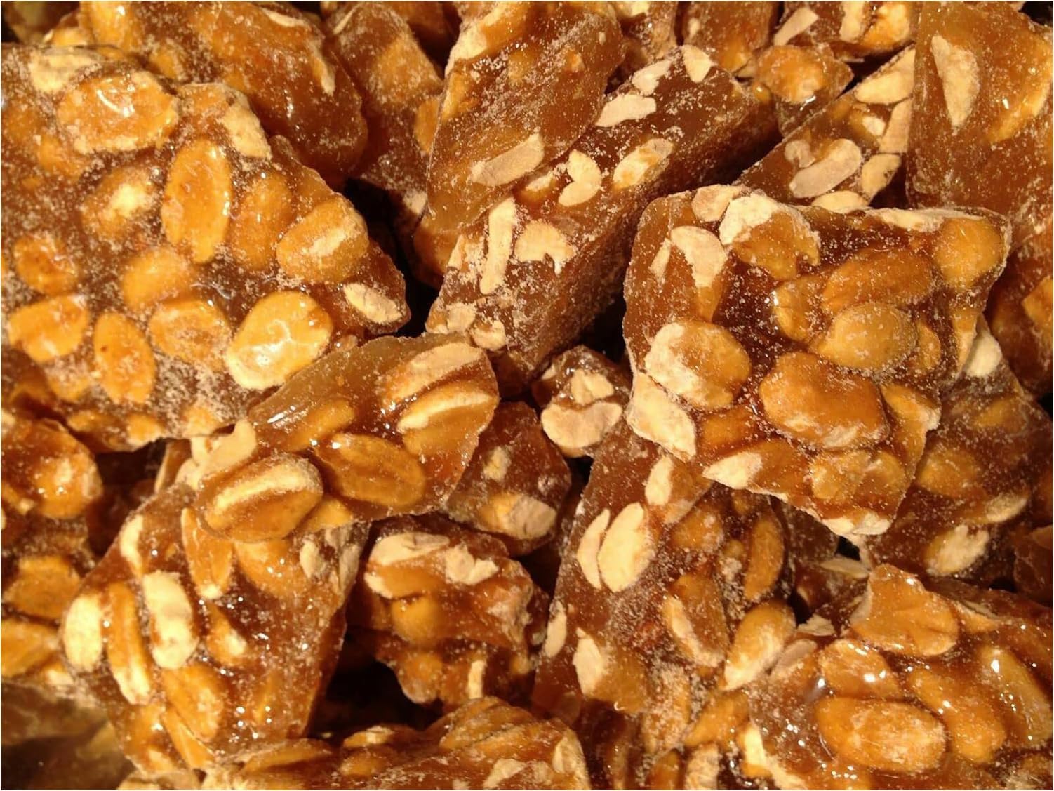 – Peanut Brittle │ 500 Gram Bulk Bag │ 500g │ Assorted Sweet Pick and Mix for Parties, Gifts, and Sharing.