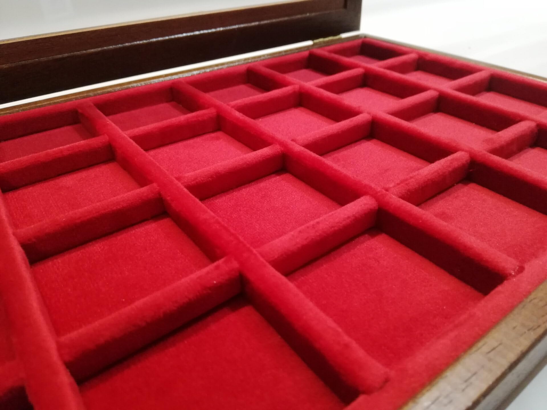 Caja para Monedas y medallas de Madera Maciza y Cristal con Terciopelo, Compartimentos Personalizables, numismática Artesanal