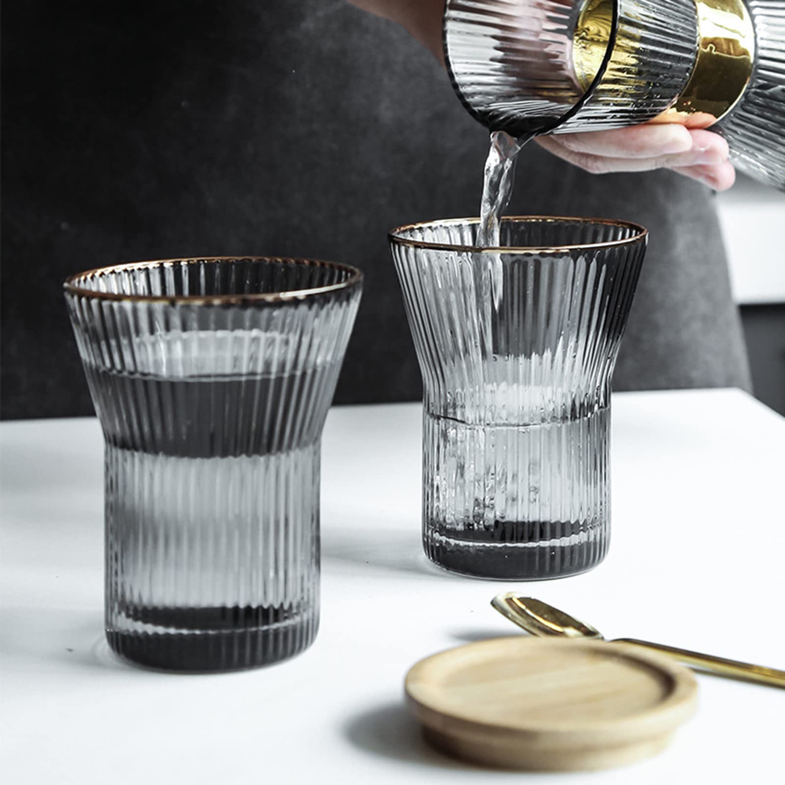 Fofetbfo Bedside Night Wasserkaraffe mit Deckel und Becher Glas Klar Nachttisch Karaffe mit Glas Nachttisch Wasserkaraffe mit Tassen Set für Schlafzimmer Nachttisch, 960ml