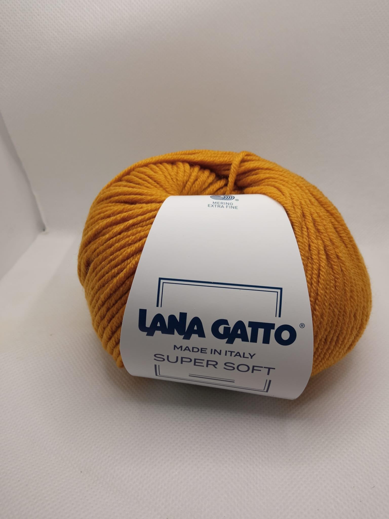 Gomitoli per maglia e uncinetto 100% Pura Lana Vergine Merino Extrafine by Lana Gatto, Made in Italy. Linea Super Soft, lana di qualità superiore, 500 g. 1250 mt, (Giallo Ocra - 14468, 10)