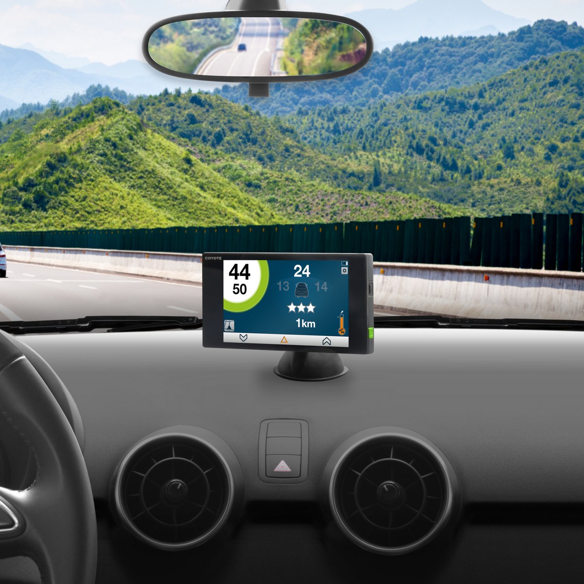 Coyote NAV - El Asistente a la Conducción - GPS con mapa 2D - Alertas en tiempo real - Anticipa los peligros hasta 30 km - Pantalla HD de 5,5”