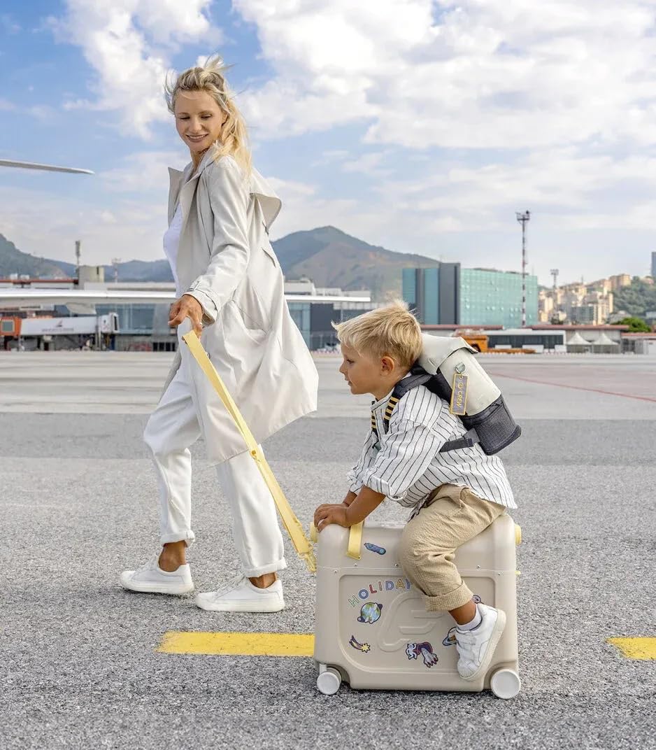 Stokke JetKids Cama Portátil, Moonglow White - Maleta para niños de 2 a 7 Años (hasta 35 kg) - Se Transforma En Cama - Incluye Colchón, Pegatinas Decorativas y Correa de Transporte Ajustable