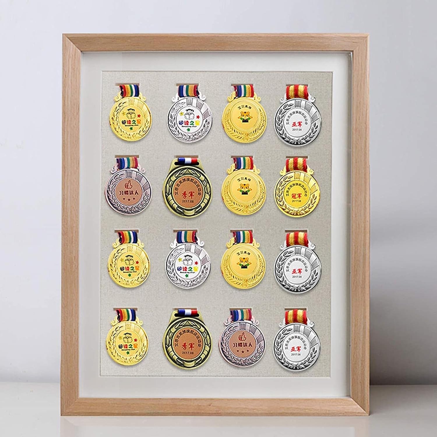 Marco de exibición de medallas en madera maciza de 35x50cm para 16 medallas