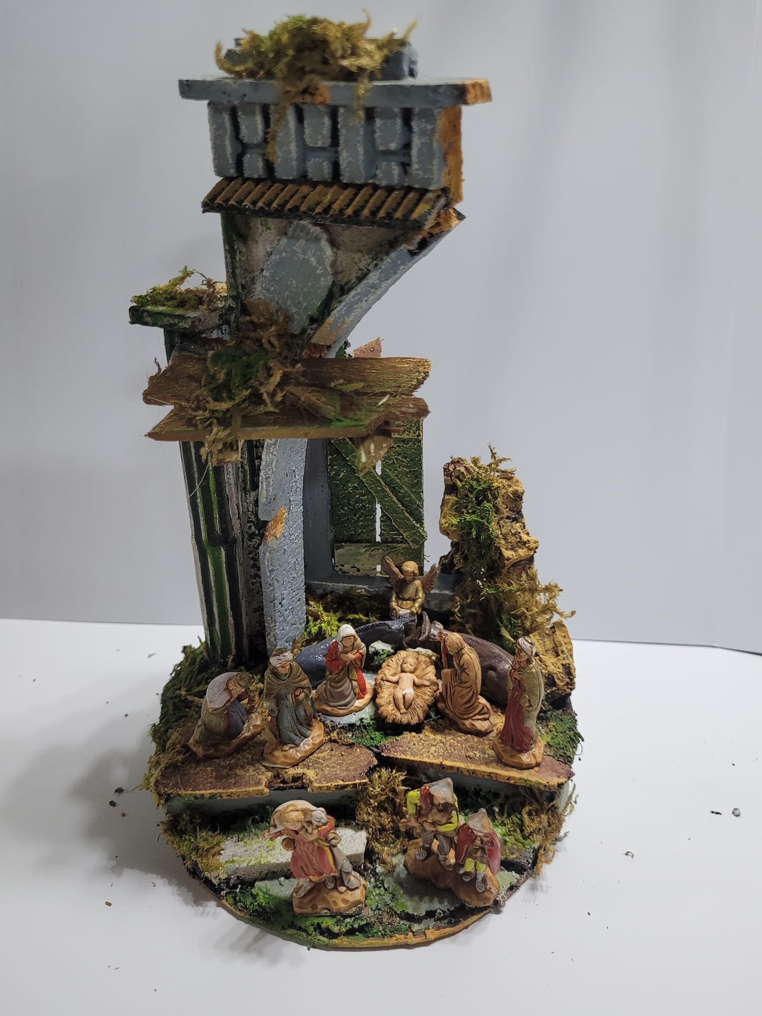 Mini-Tempel Krippe Durchmesser 14 cm Höhe 22 cm Holz und Kork mit oder ohne Geburt 11 Schäfte 3,5 cm Kunststoff geeignet für Glasglocke