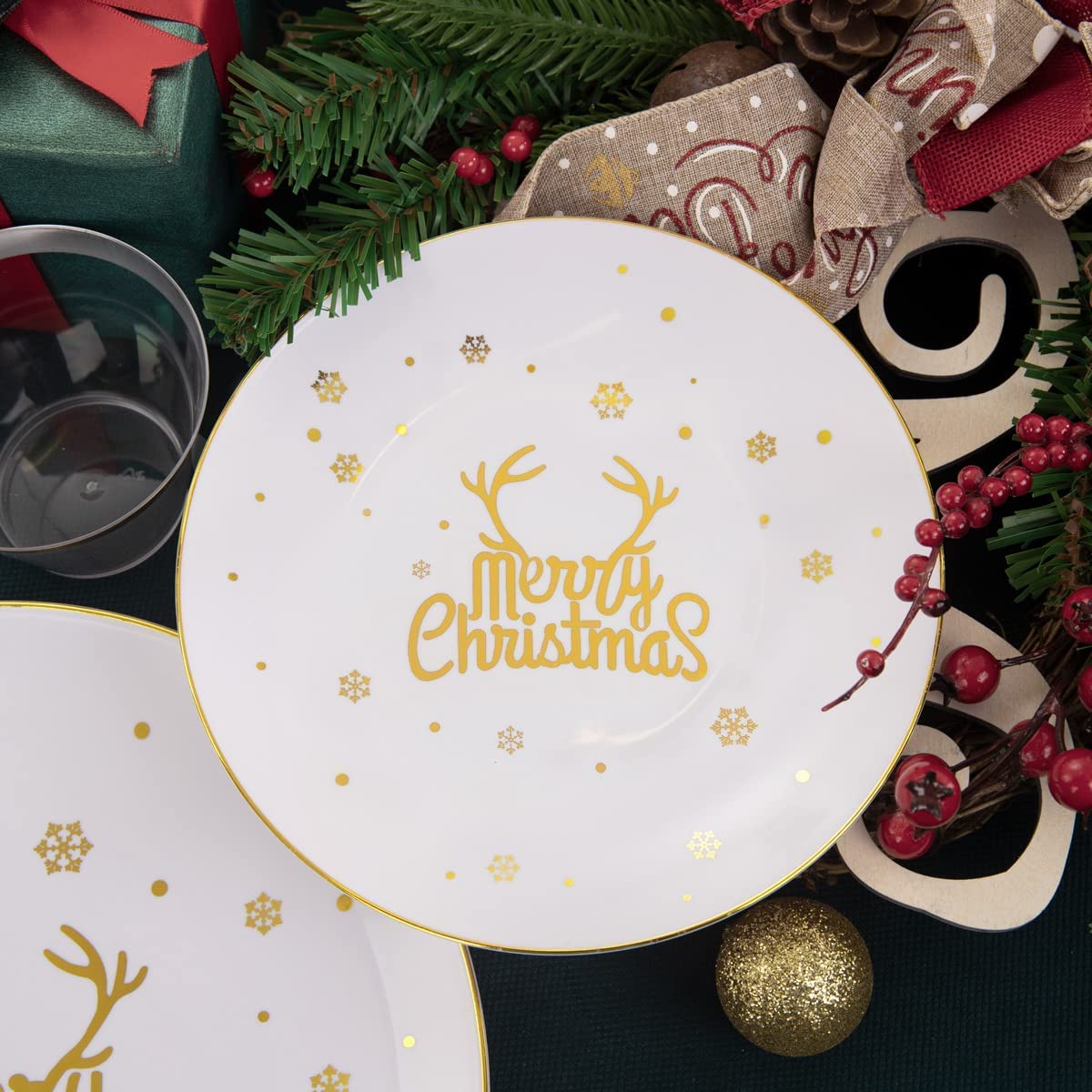 KAHEIGN 175 Pièces Réutilisable Vaisselle de Noël en Plastique Blanc Bordée D'or - 25 Assiettes Plates, 25 Assiettes Salade, 25 Couteaux, 25 Fourchettes, 25 Cuillères, 25 Serviettes pour 25 Invités