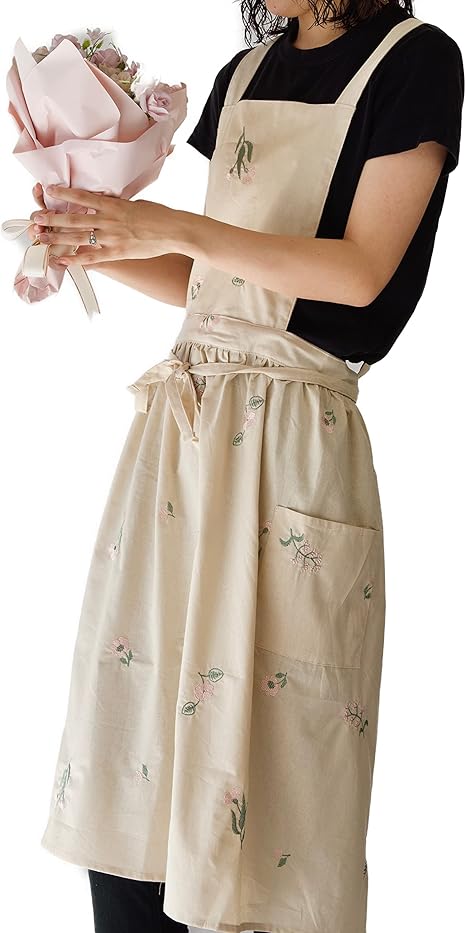 Amazon Co Jp Superbian スペルビアン 花柄エプロン ドレスエプロン ワンピースエプロン 家庭用 おしゃれ 可愛い しわになりにくい はっ水加工エプロン 女性用 ポケット付きエプロン レディースエプロン アイボリー ホーム キッチン