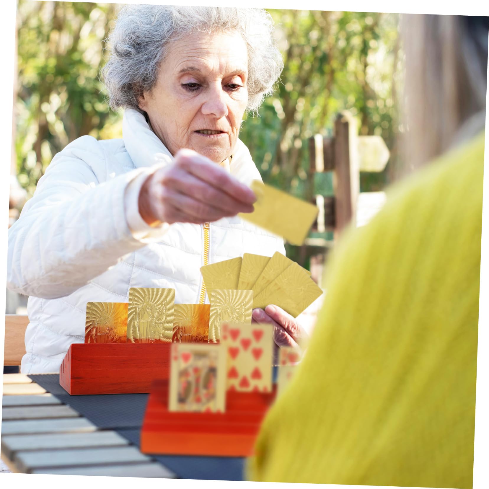 YARNOW Soporte para Baraja de Cartas de Madera Marrón, 4 Piezas, Diseño Vertical para Mostrar Cartas Claramente en Juegos y Fiestas