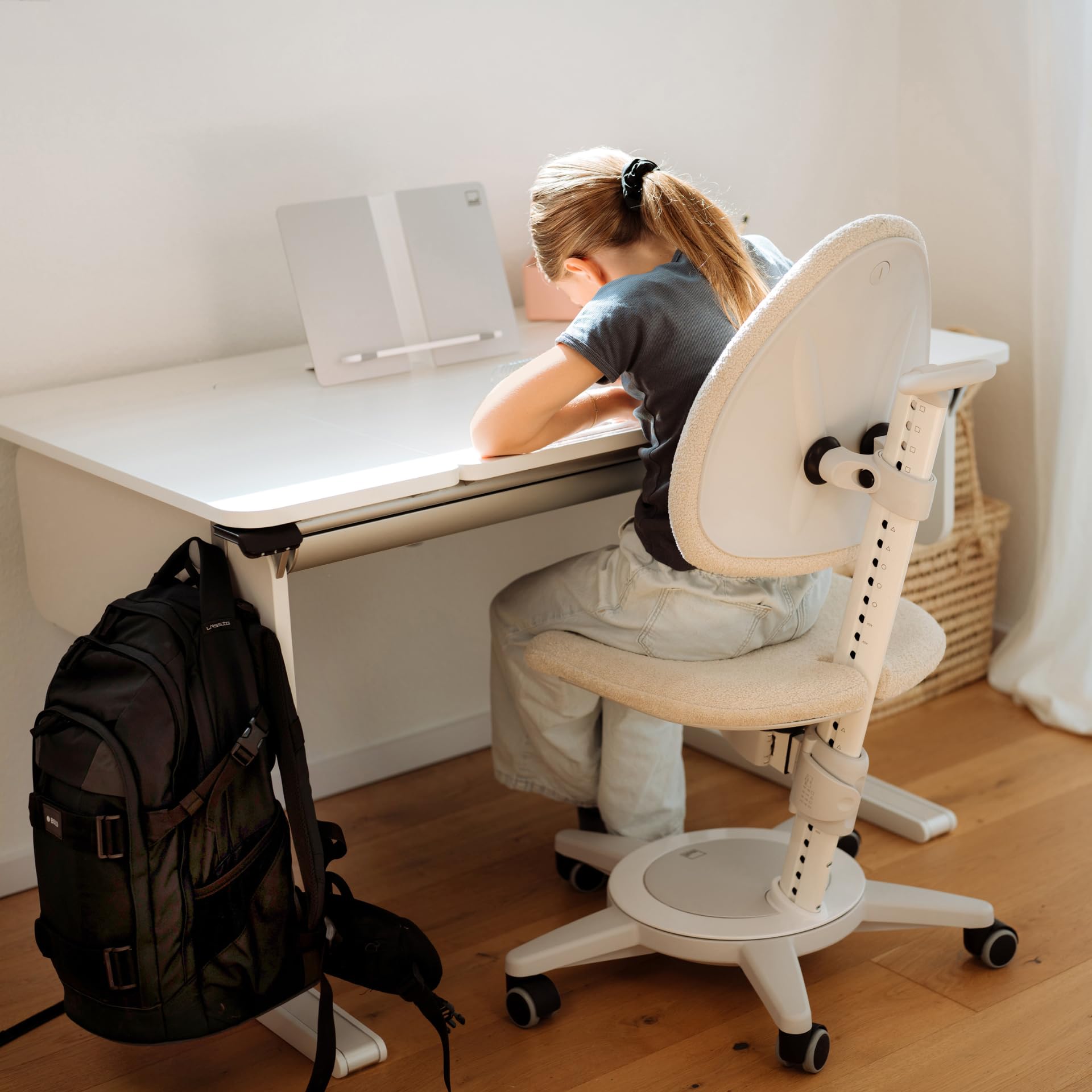 Moll Maximo Kinderschreibtischstuhl | mitwachsend & ergonomisch mit individuell Verstellbarer Sitzfläche und Rückenlehne | Drehstuhl ideal für Schulkinder | langlebig & hochwertig | Made in Germany