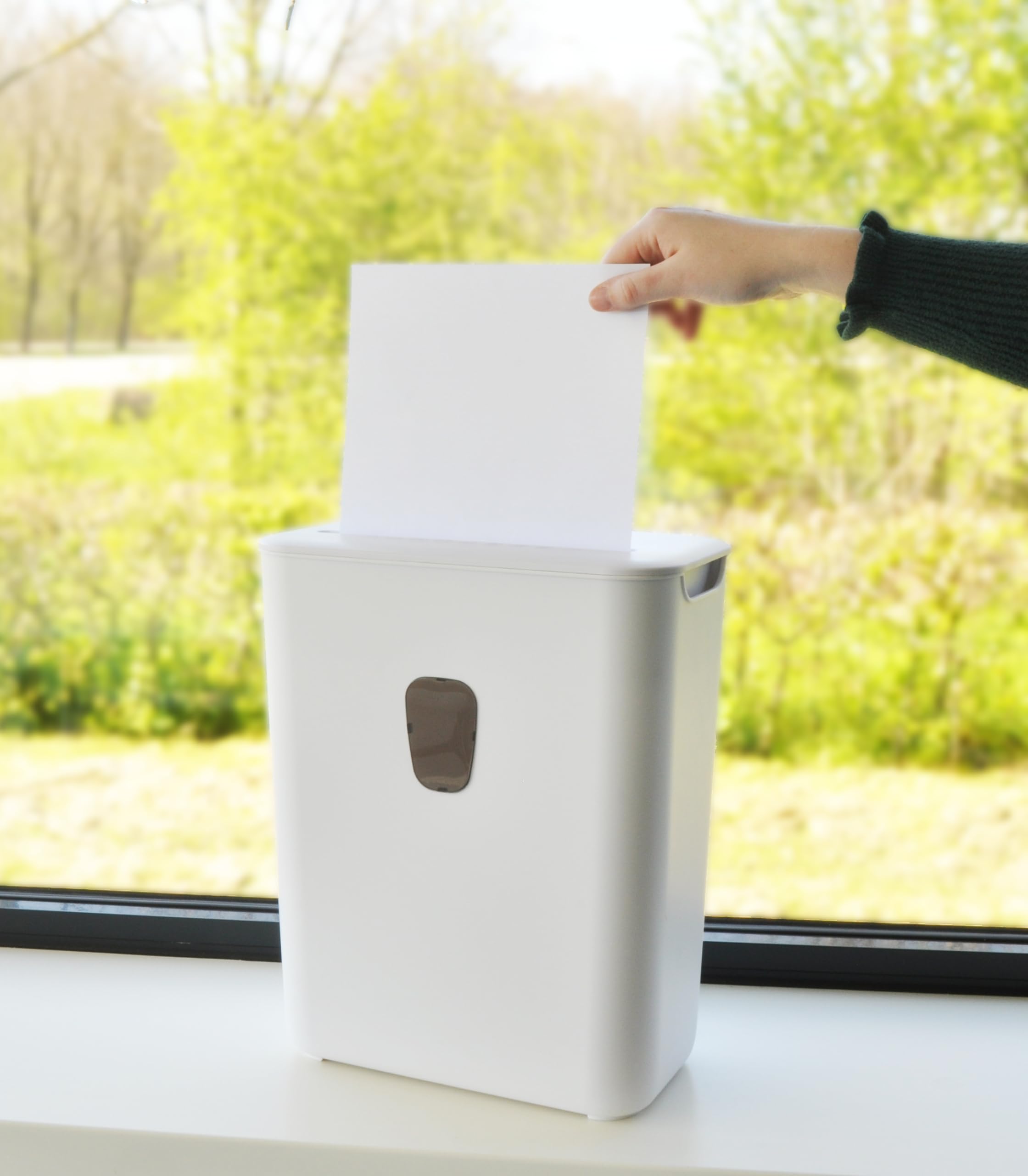 DESQ® Destructeur de Documents 8 Feuilles – Coupe Particules 4 x 38 mm, Niveau de sécurité P4, 15 Liter, Fonctionnement Silencieux, 5 Min. Non Stop, pour Petit Bureau ou à Domicile, Dutch Design