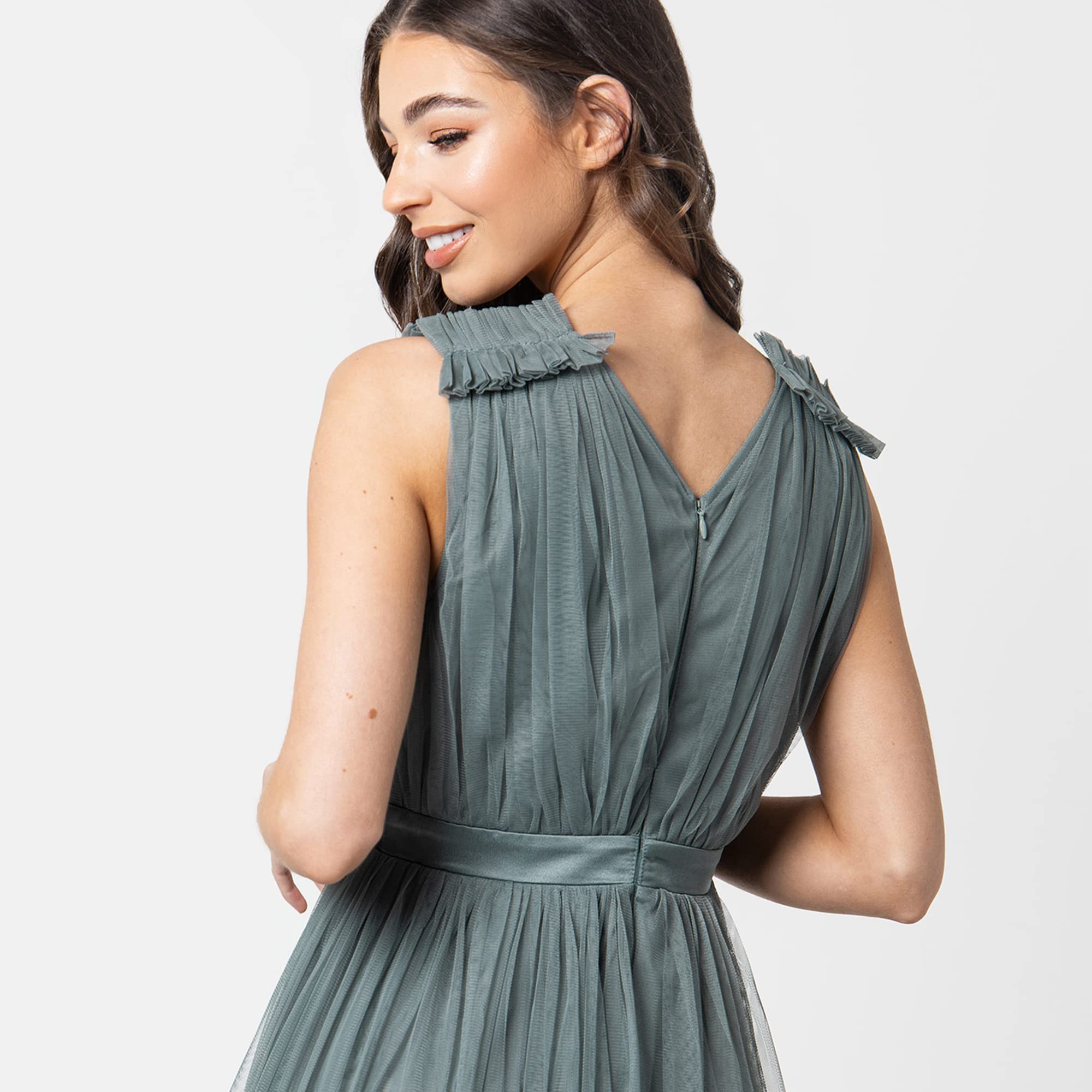 Maya Deluxe Sukienka druhny Kobiety Maya Deluxe Maxi Dress With Ruffle Shoulder Detail