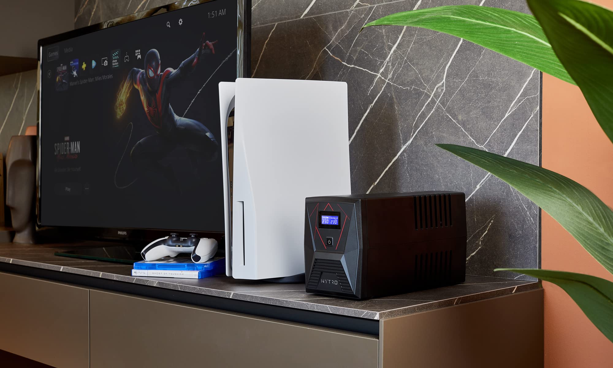 EPYC NYTRO – Onduleur Sinusoïdal Pur, Puissance 1500VA/900Watt, UPS pour PC de Jeu, Mac et Consoles, 5 Prises (2 x Schuko + 3 x IEC), Écran LCD, UPS Line Interactive