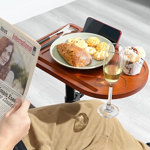 Miniatura 7 de Mesa giratoria de 360 para sofá con brazo de sofá, mesa auxiliar ajustable en altura para cama o silla con ranuras para teléfono y tableta, mesa de