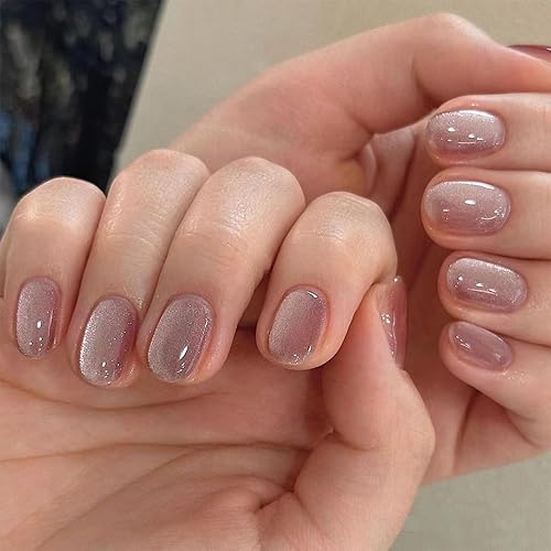 Uñas cortas a presión ovaladas de color latte ojo de gato, uñas acrílicas con pegamento con diseños de purpurina plateada, uñas a presión para