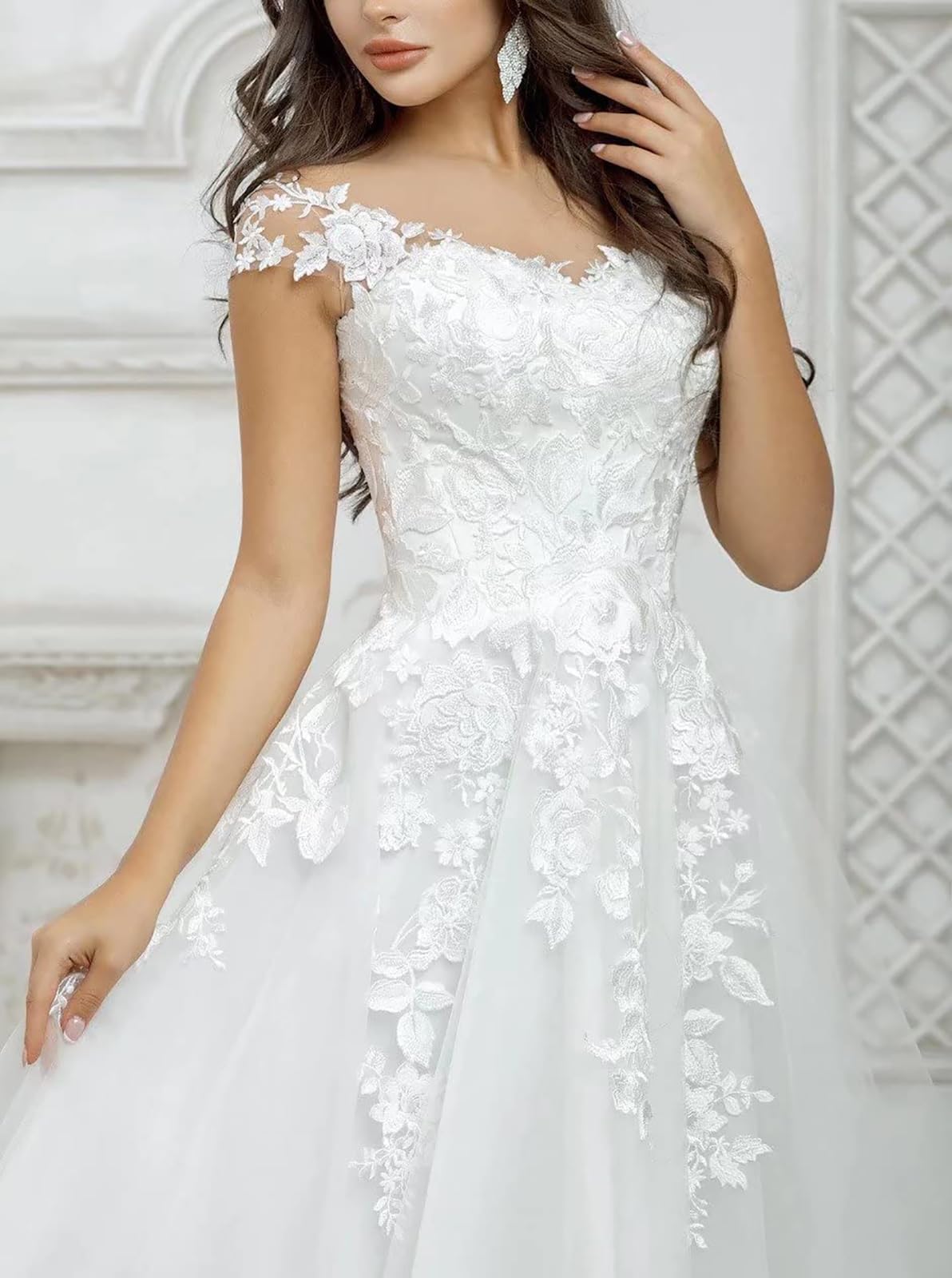 Robe de mariée courte en tulle pour mariée avec appliques en dentelle sans manches longueur genou robe de mariée pour femmes