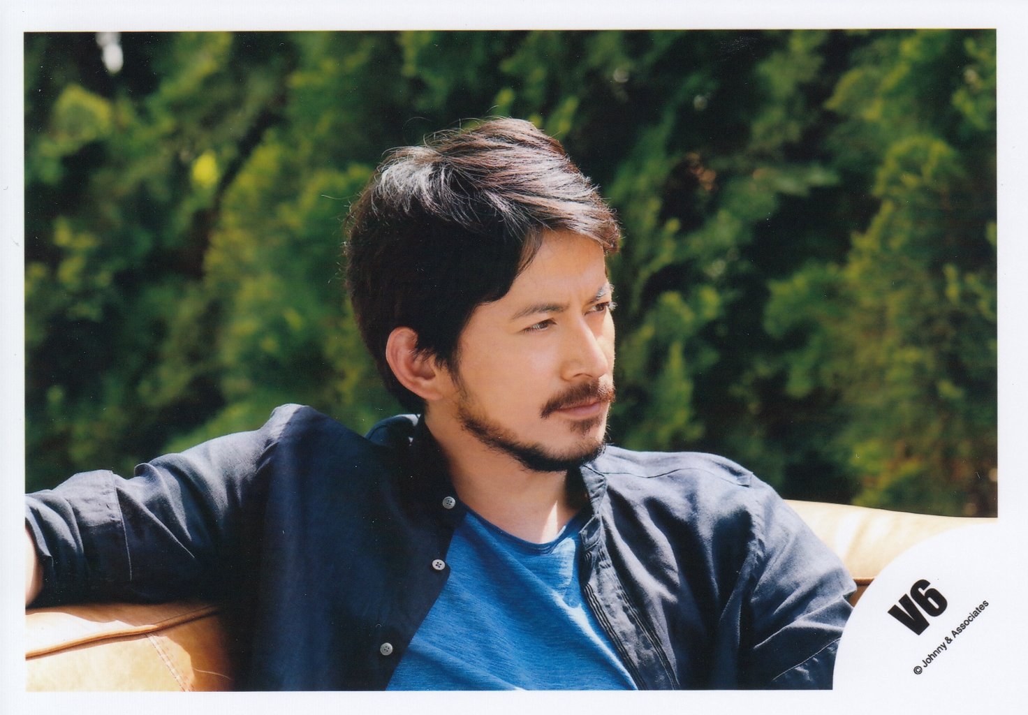 Amazon.co.jp: V6 公式生写真 （岡田准一）VO00006 : おもちゃ