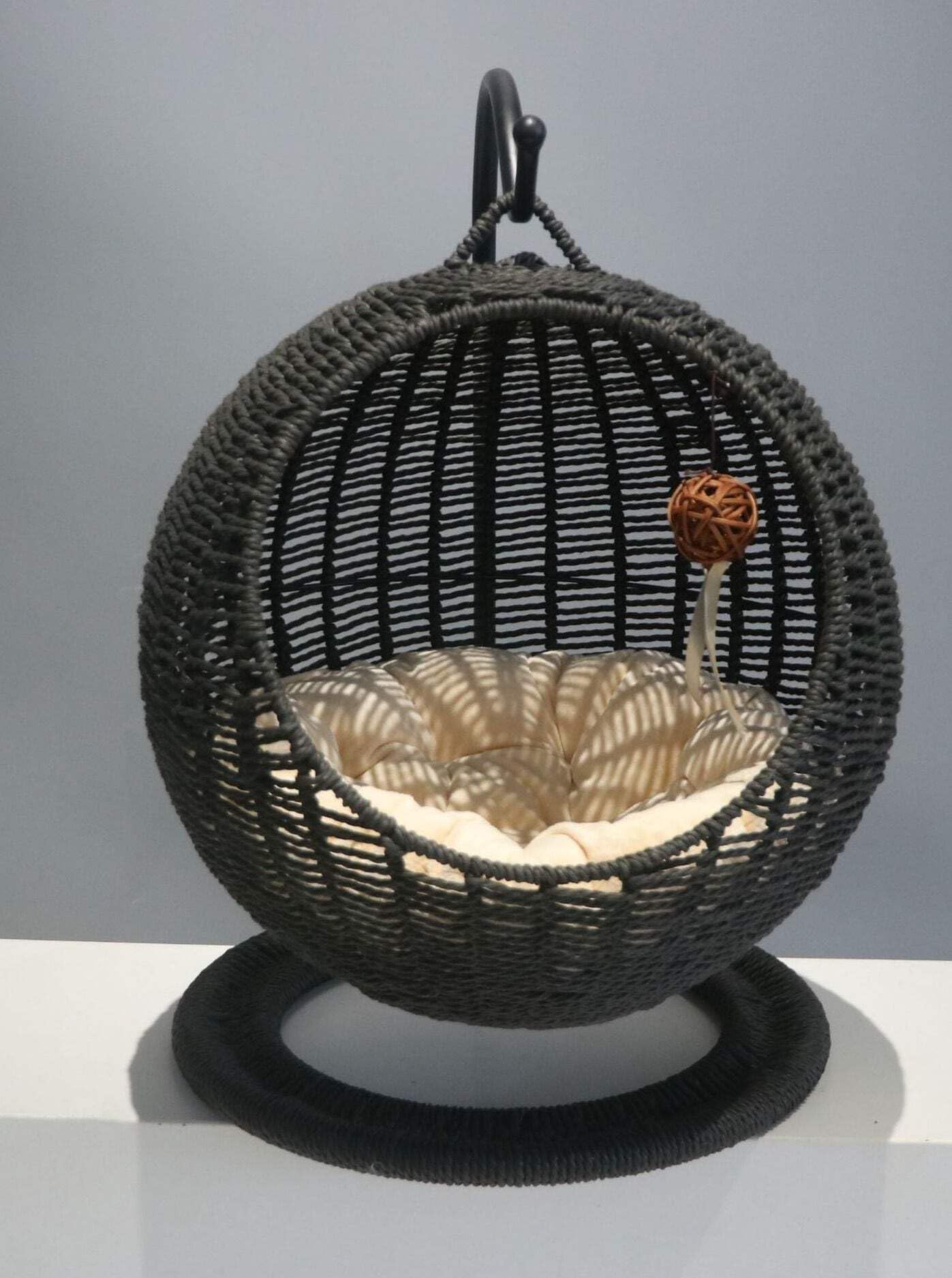 Amazon | 人気No.1猫ベッド!サークル型ラタン風 キャットハウス Amazon | 人気No.1猫ベッド!サークル型ラタン風 キャットハウス